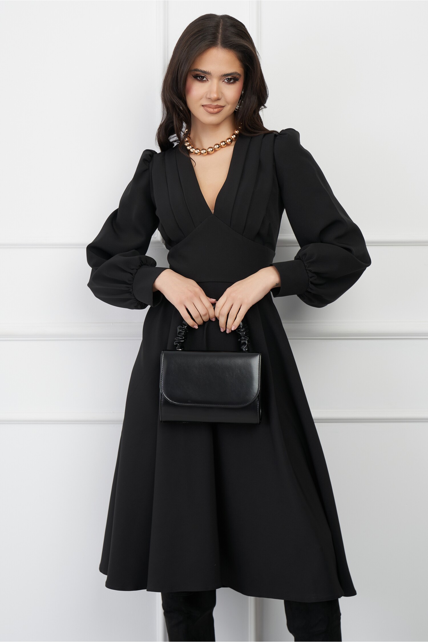 rochie-mbg-neagra-cu-pliuri-pe-bust-si-buzunare-functionale-1324724-1073459-4