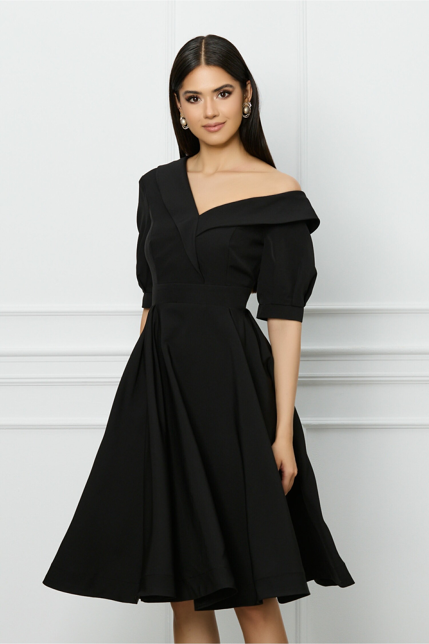 rochie-mbg-neagra-cu-rever-la-bust-1308755-1059974-4