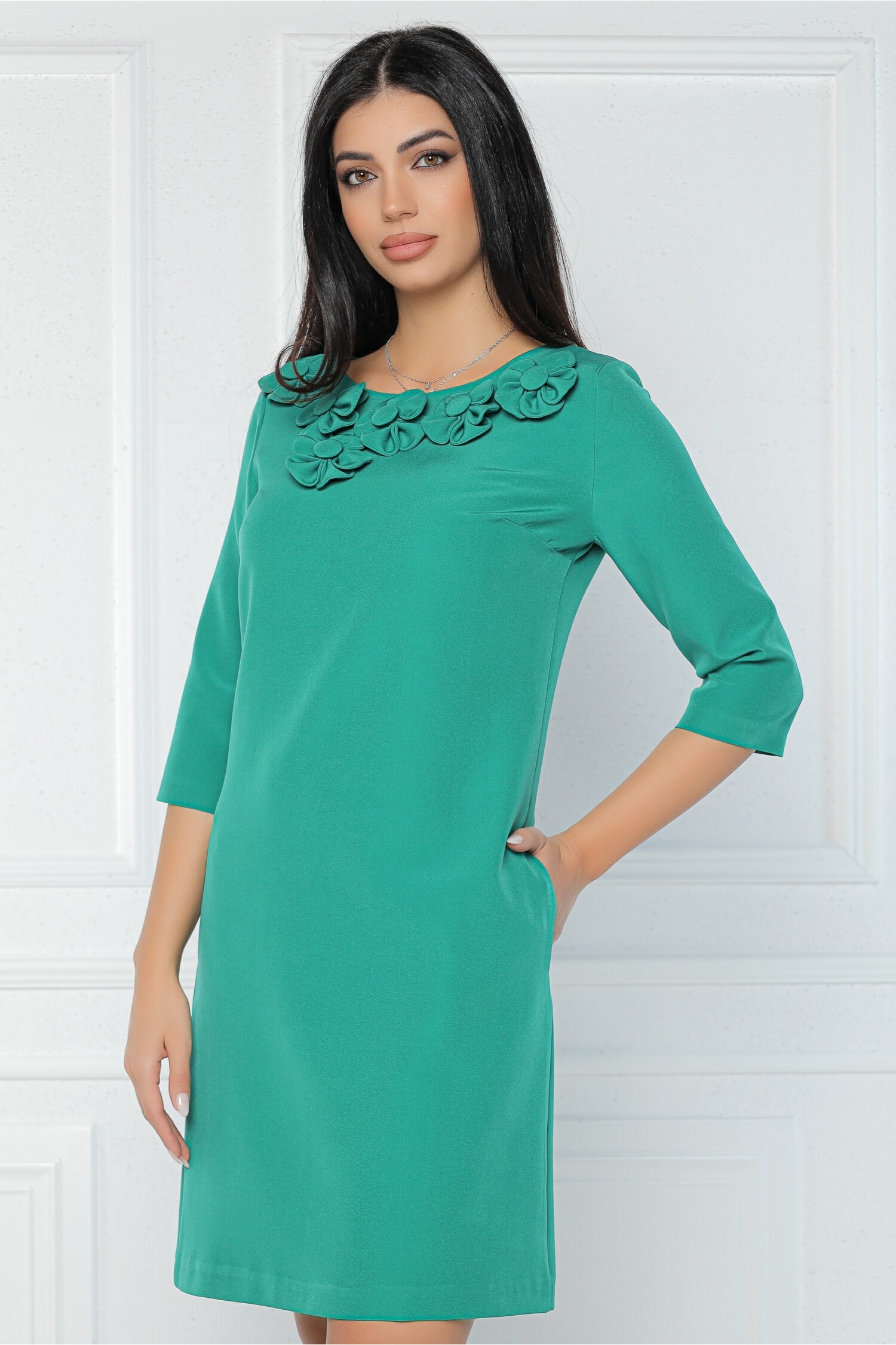 rochie-mbg-office-din-stofa-verde-accesorizata-cu-floricele-la-bust-1338068-1082636-4