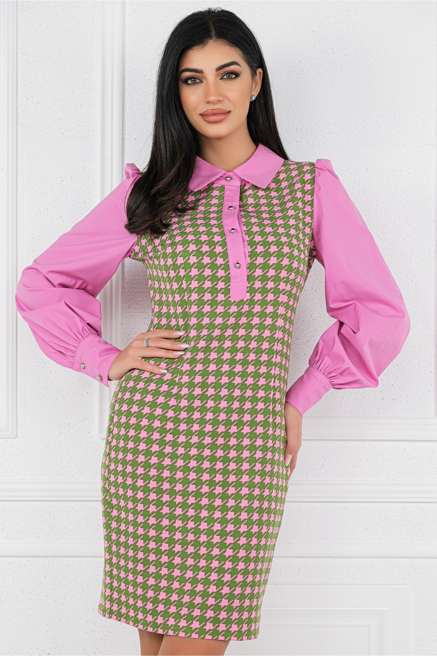 rochie-mbg-roz-cu-imprimeu-pepit-kaki-si-nasturi-la-bust-1330196-1074869-4