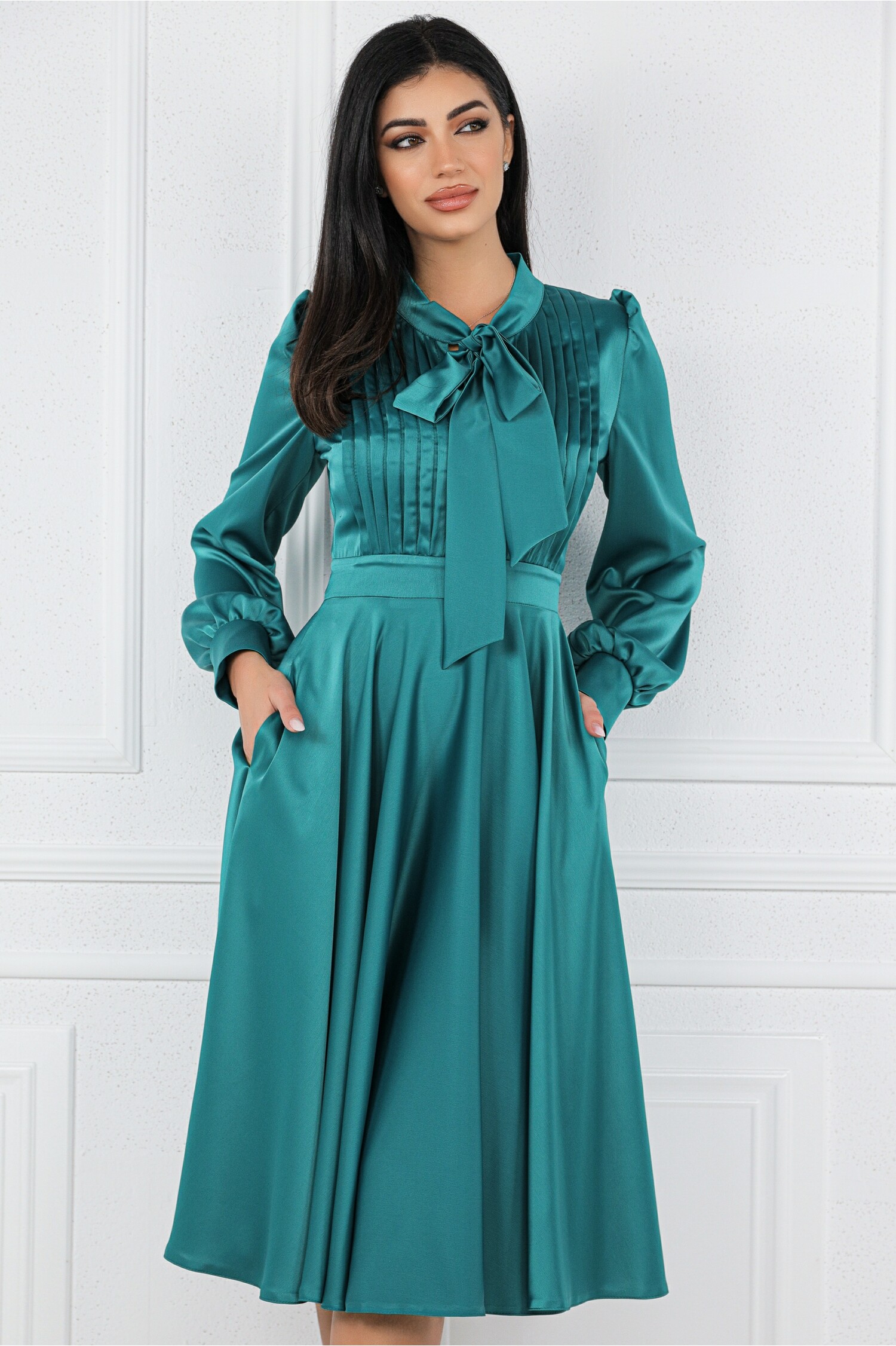rochie-mbg-verde-din-satin-cu-pliuri-pe-bust-si-buzunare-functionale-1327628-1074572-4