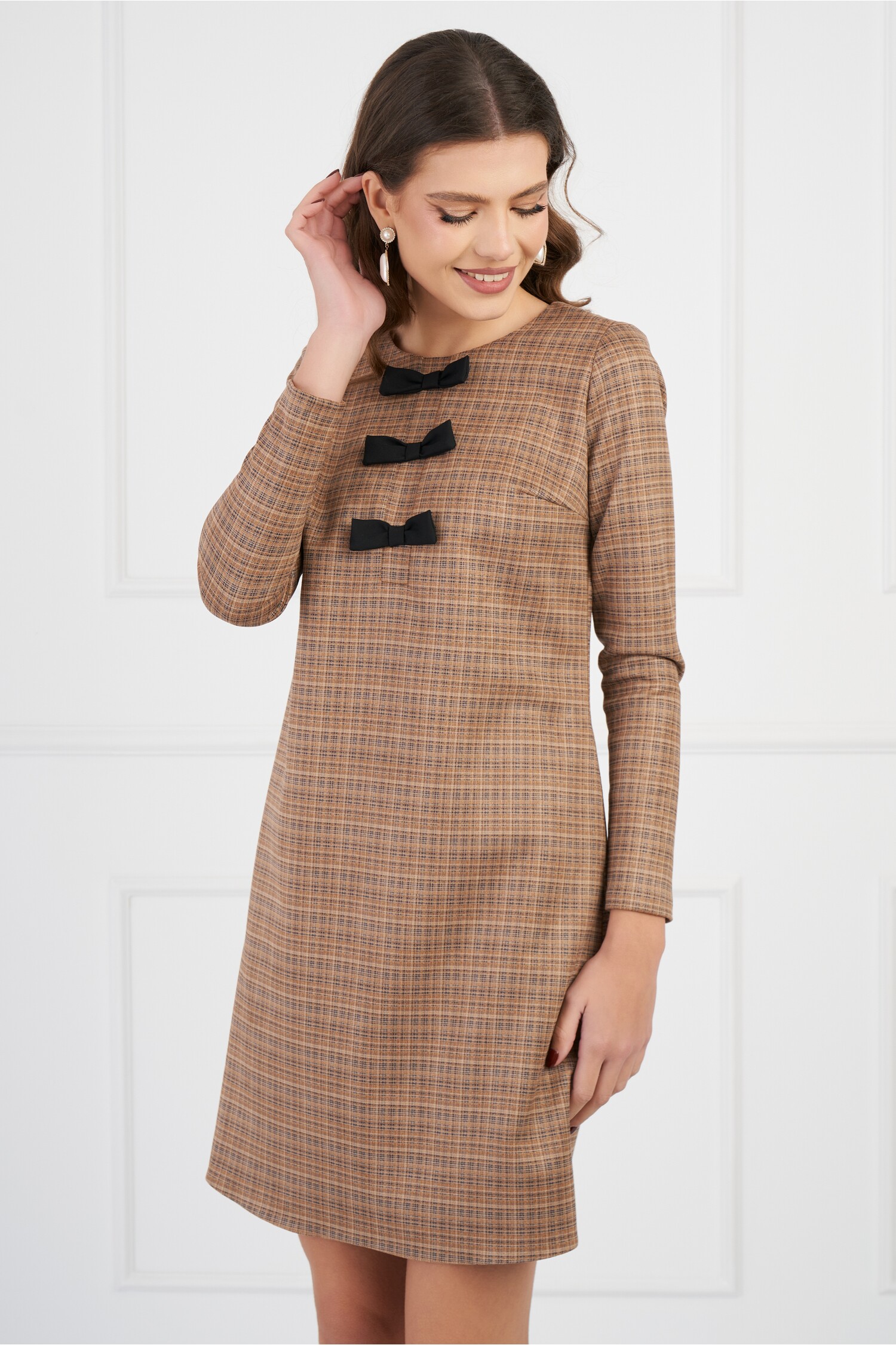 rochie-moze-maro-cu-carouri-si-fundite-la-bust-1330655-1076435-4