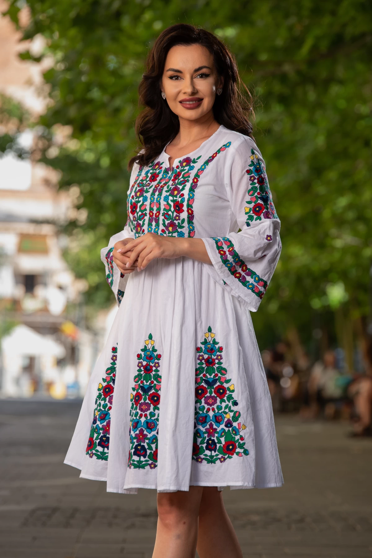 rochie-traditionala-alba-din-bumbac-violeta-cu-maneca-tip-clopot-si-broderie-florala_85055