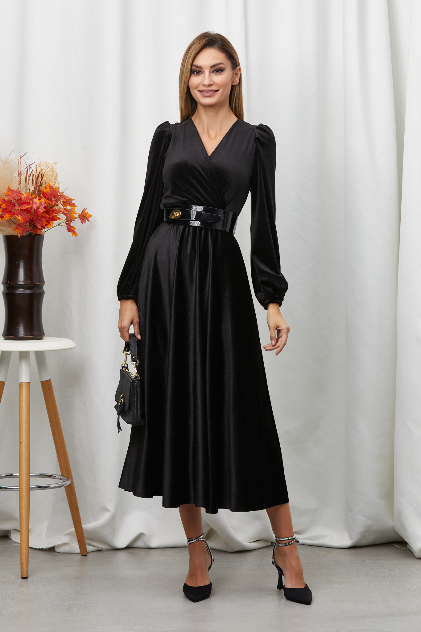 rochie_midi_eleganta_neagra_din_catifea_9__1