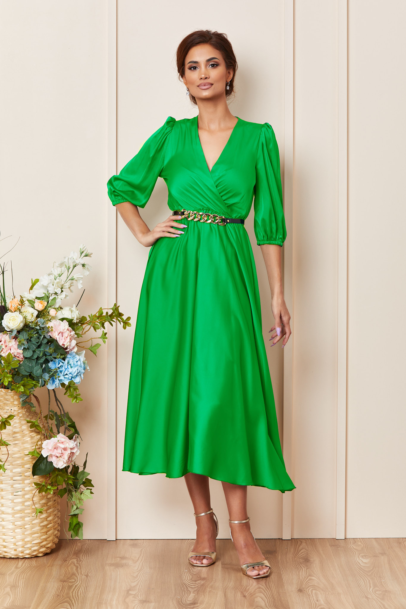 rochie_midi_eleganta_verde_deschis_din_satin