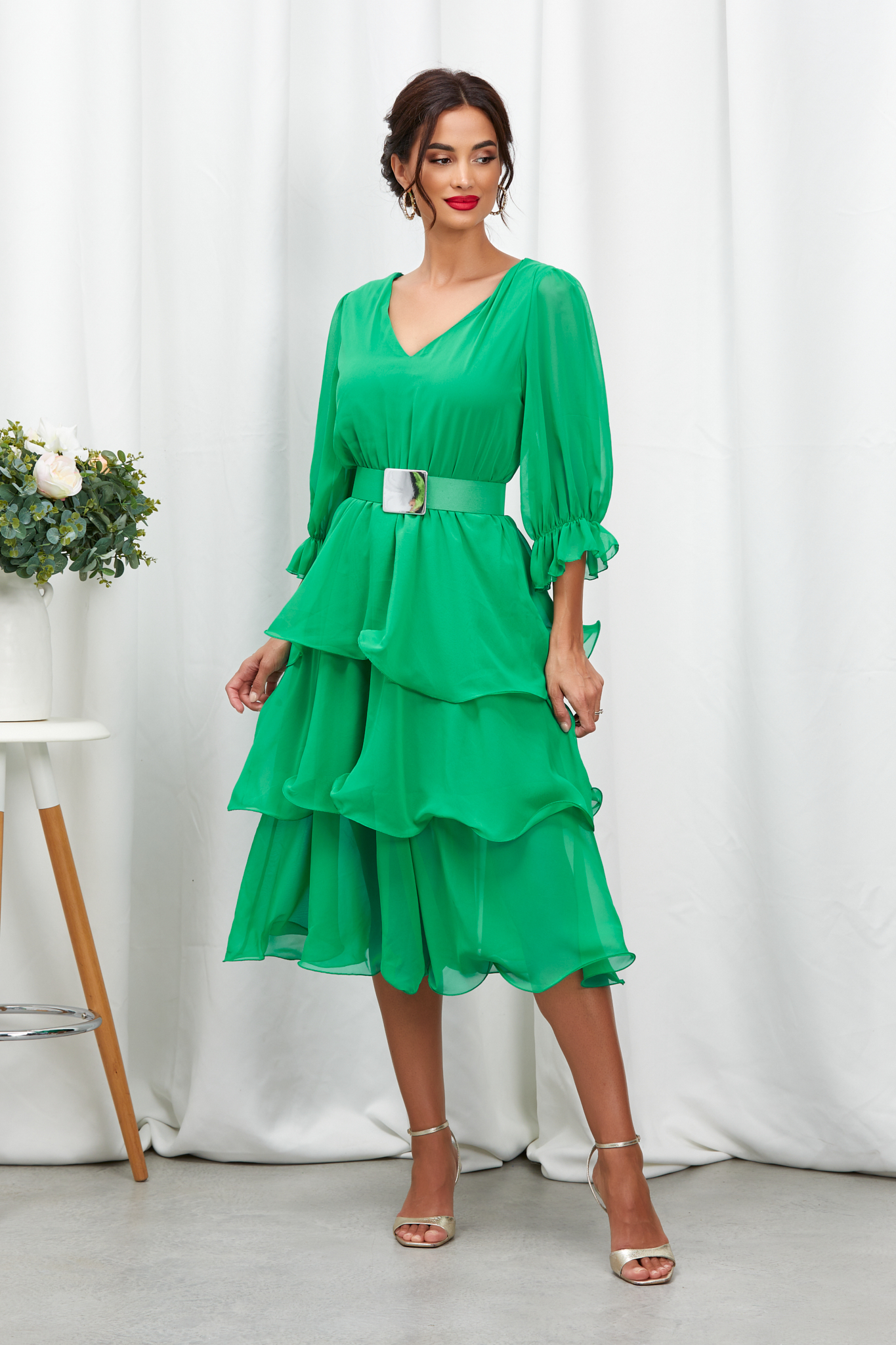 rochie_midi_eleganta_verde_din_voal_cu_volane_3_