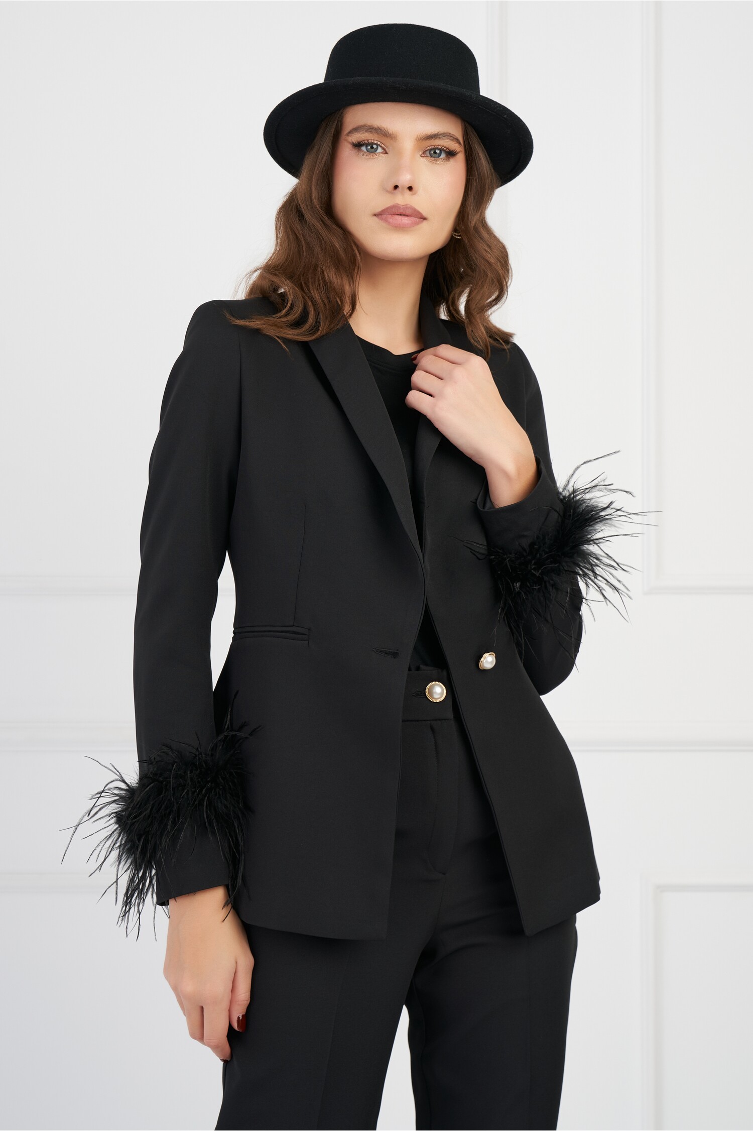 sacou-negru-cu-puf-la-maneci-1328234-1075685-4