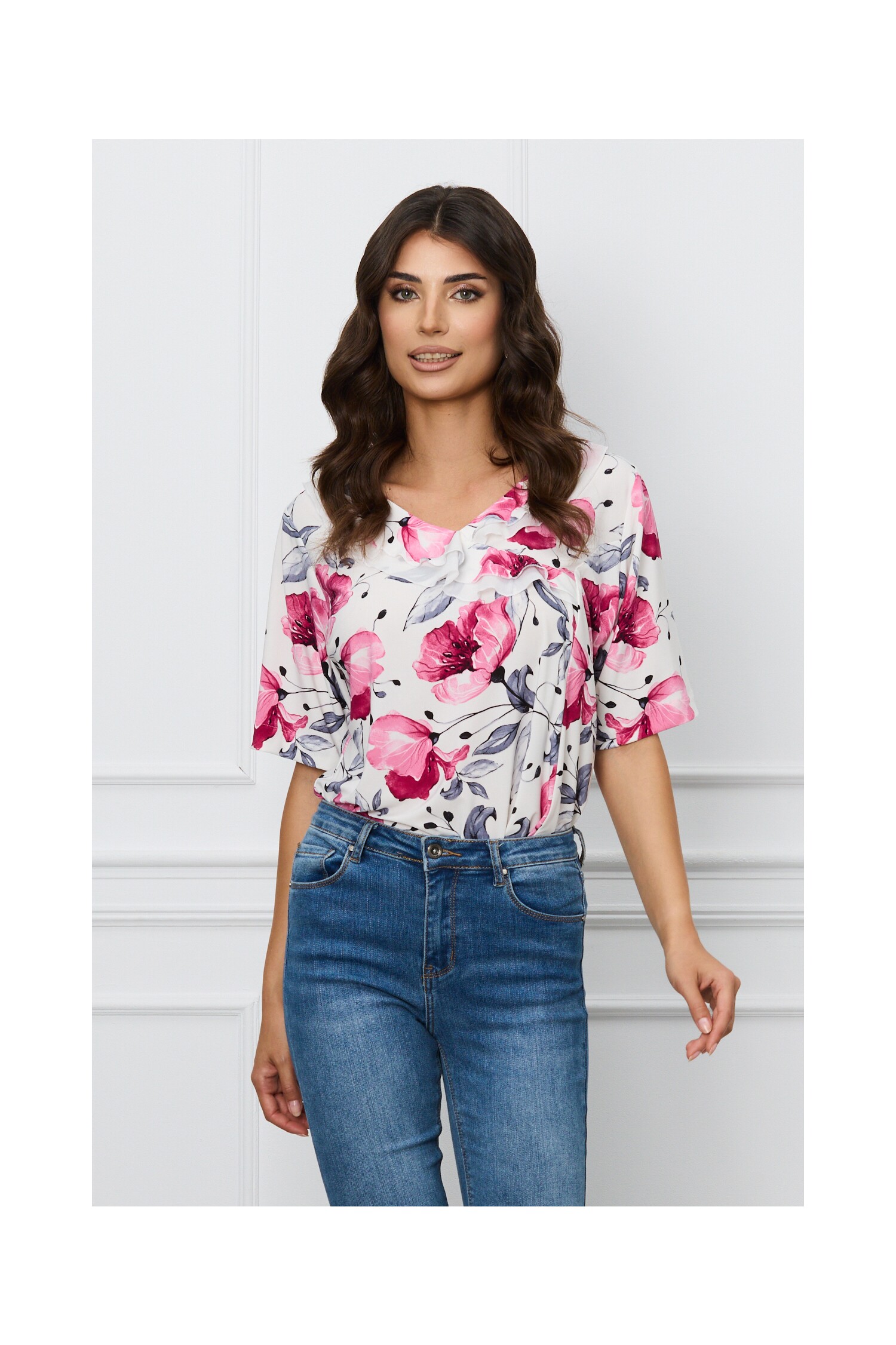bluza-ana-alba-cu-imprimeuri-florale-magenta-si-volan-1293671-1047791-4