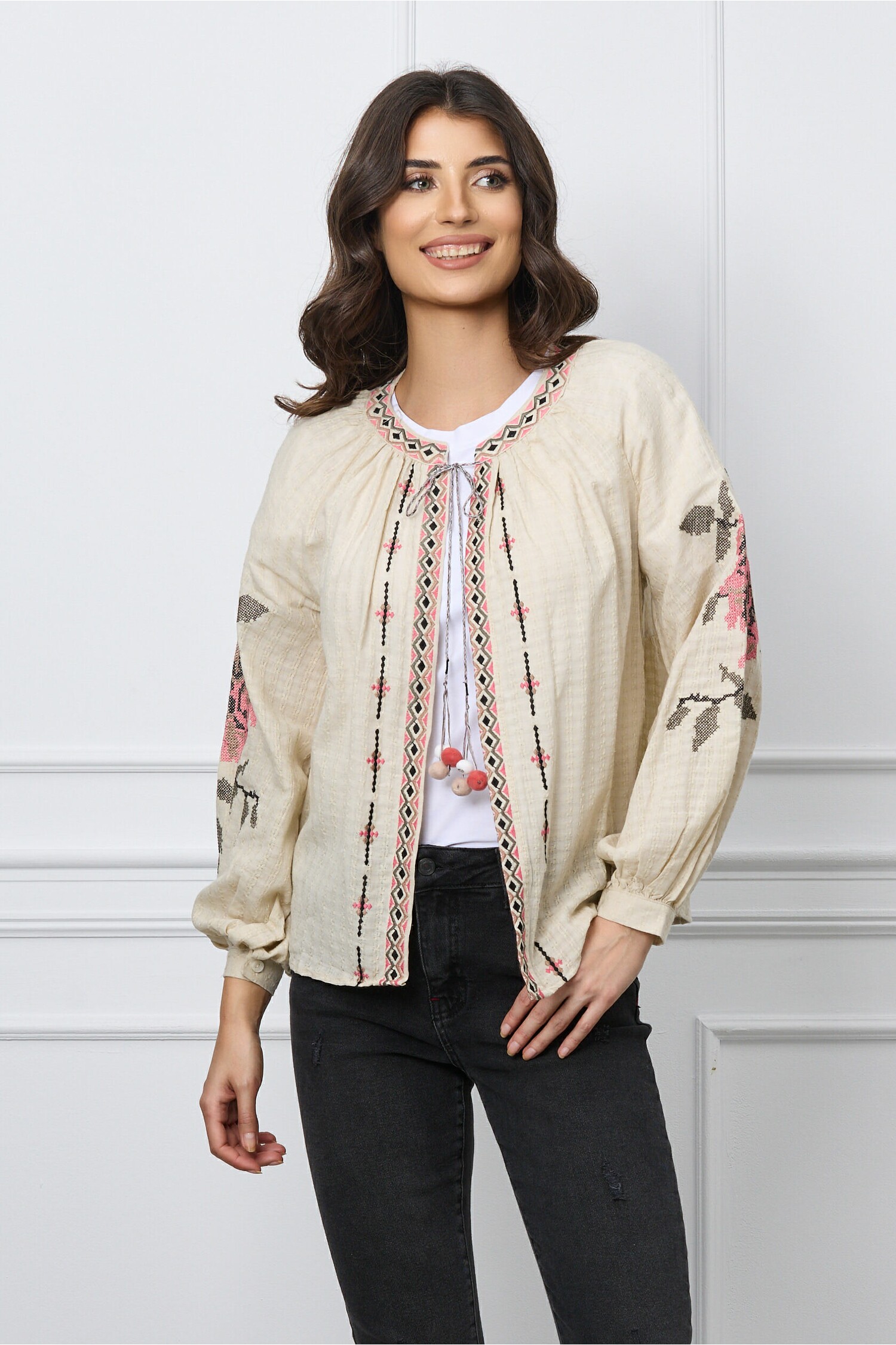 bluza-bej-cu-broderie-si-snur-cu-ciucur-1271692-1029544-4