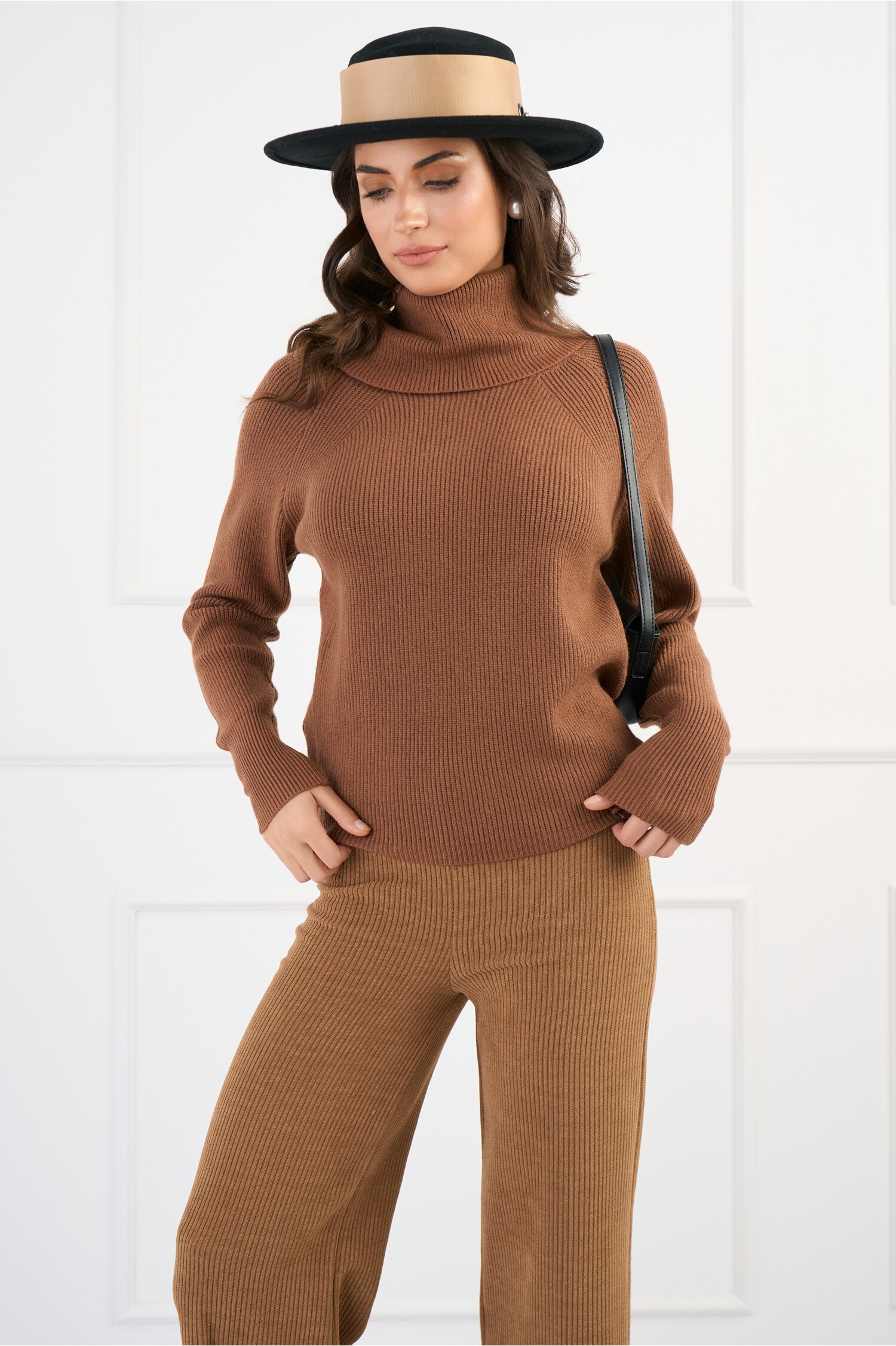 bluza-casual-din-tricot-reiat-maro-cu-guler-maxi-1342907-1087790-4