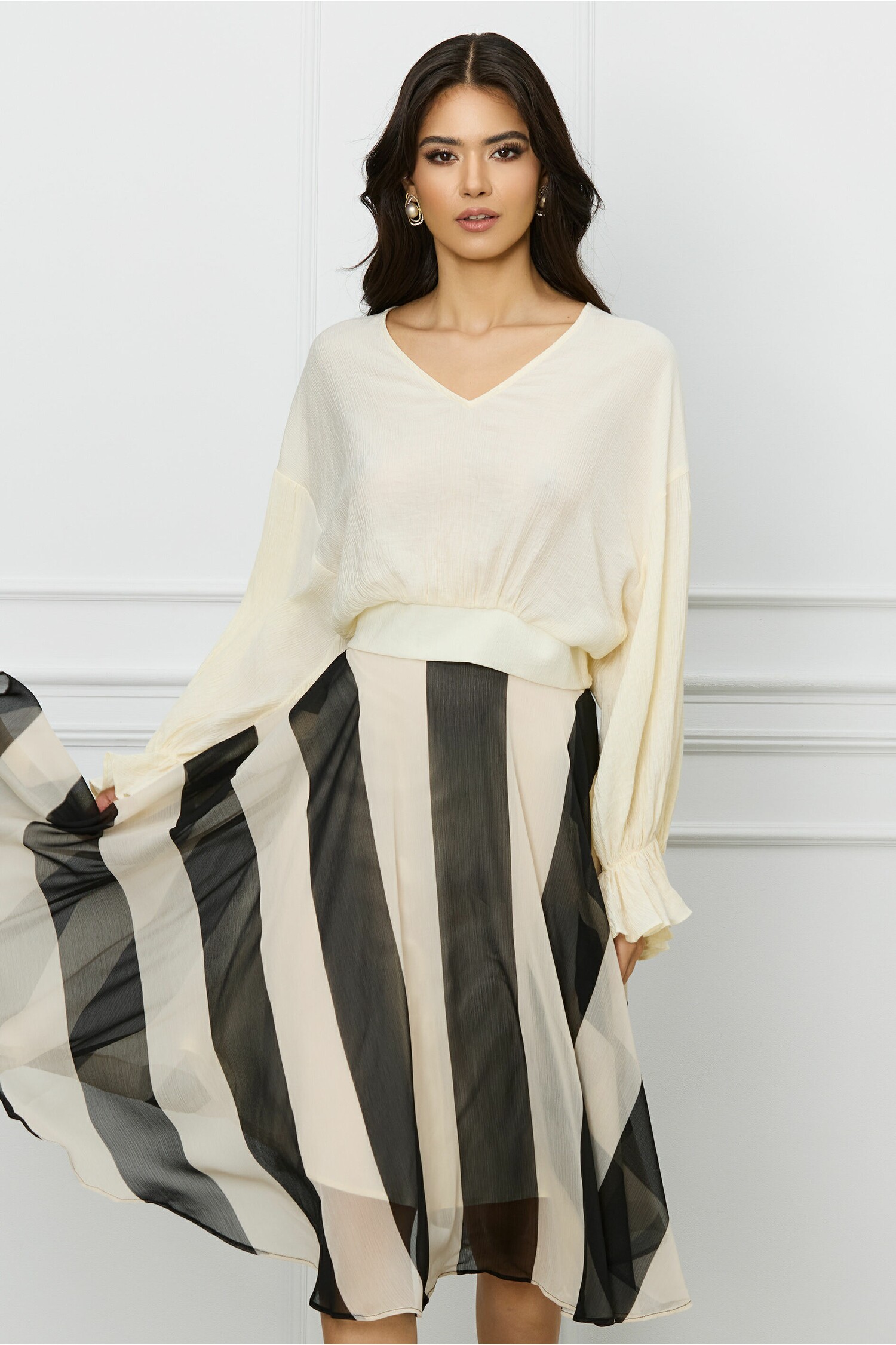 bluza-dahlia-ivory-scurta-cu-elastic-la-baza-1312811-1063487-4