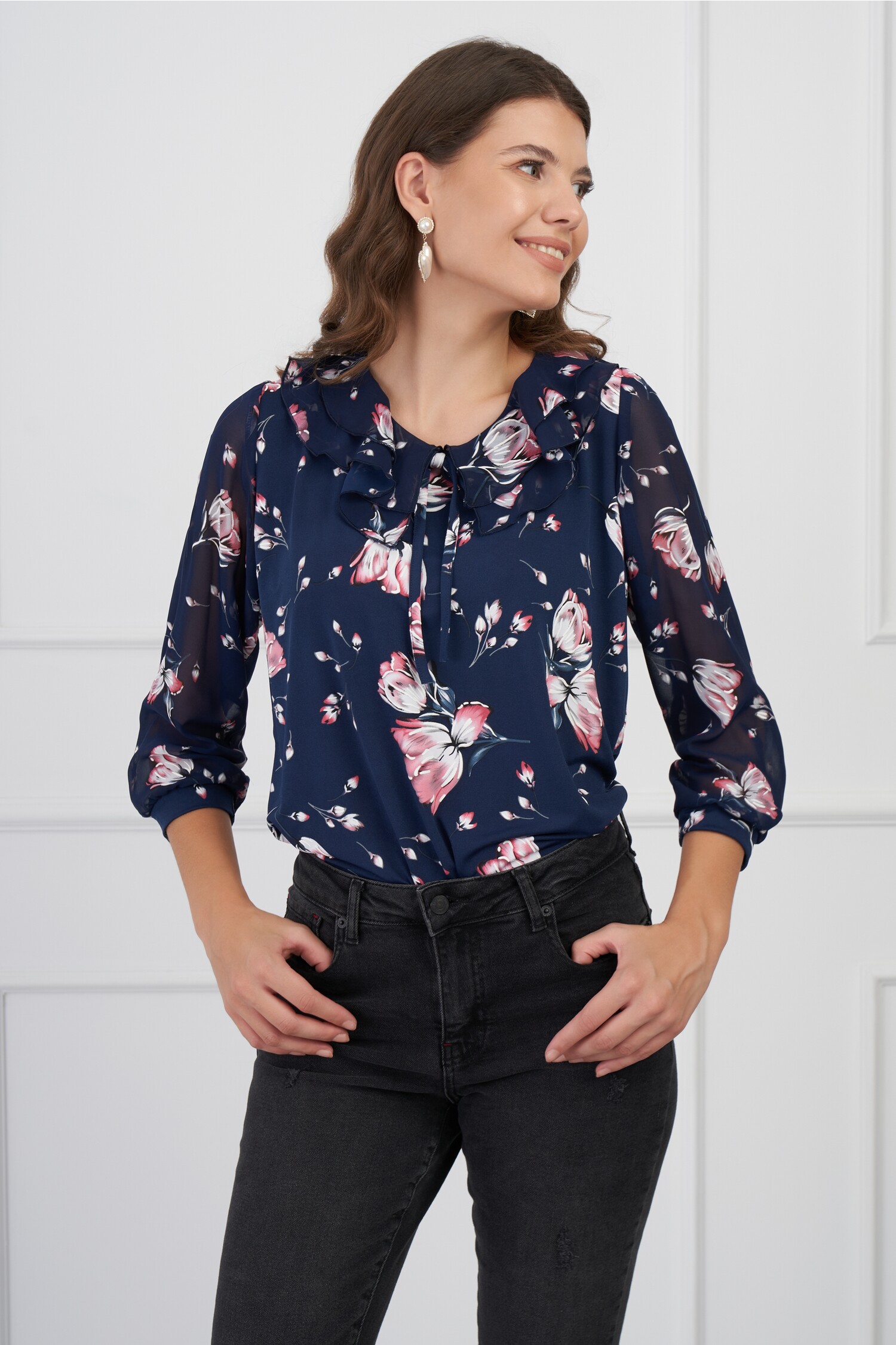 bluza-daria-bleumarin-cu-imprimeuri-florale-roz-1318802-1068566-4