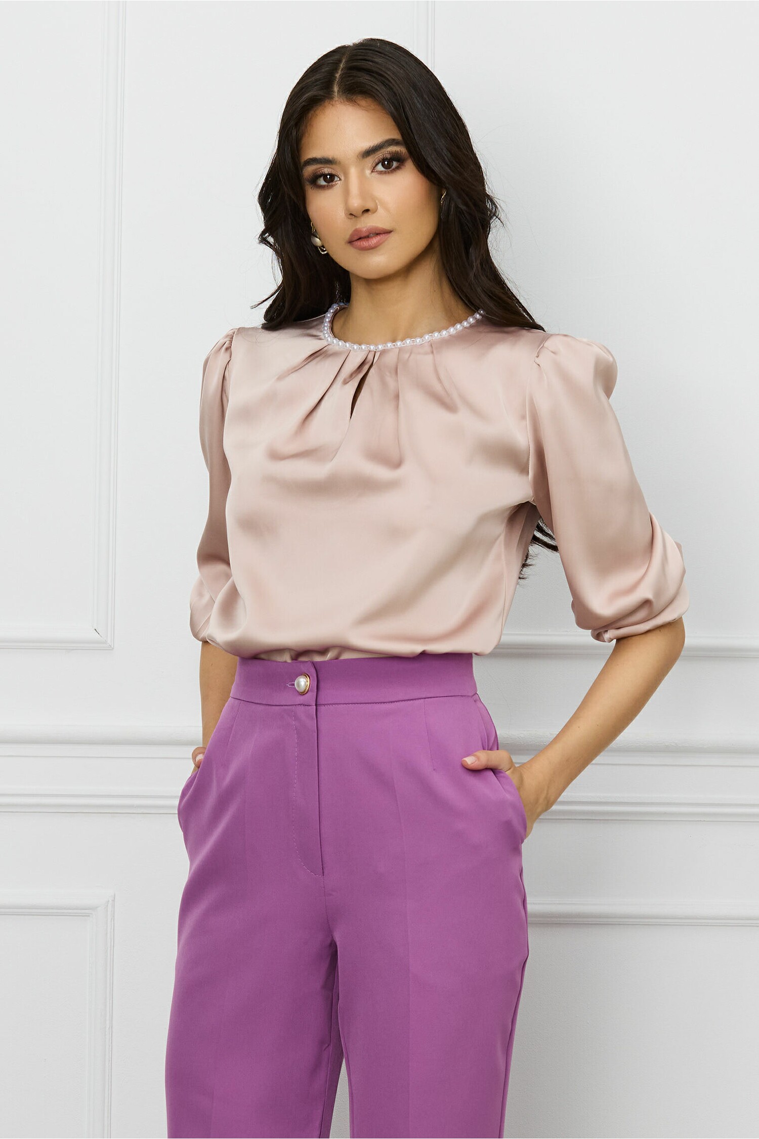 bluza-dy-fashion-bej-cu-perle-la-decolteu-1313348-1063157-4
