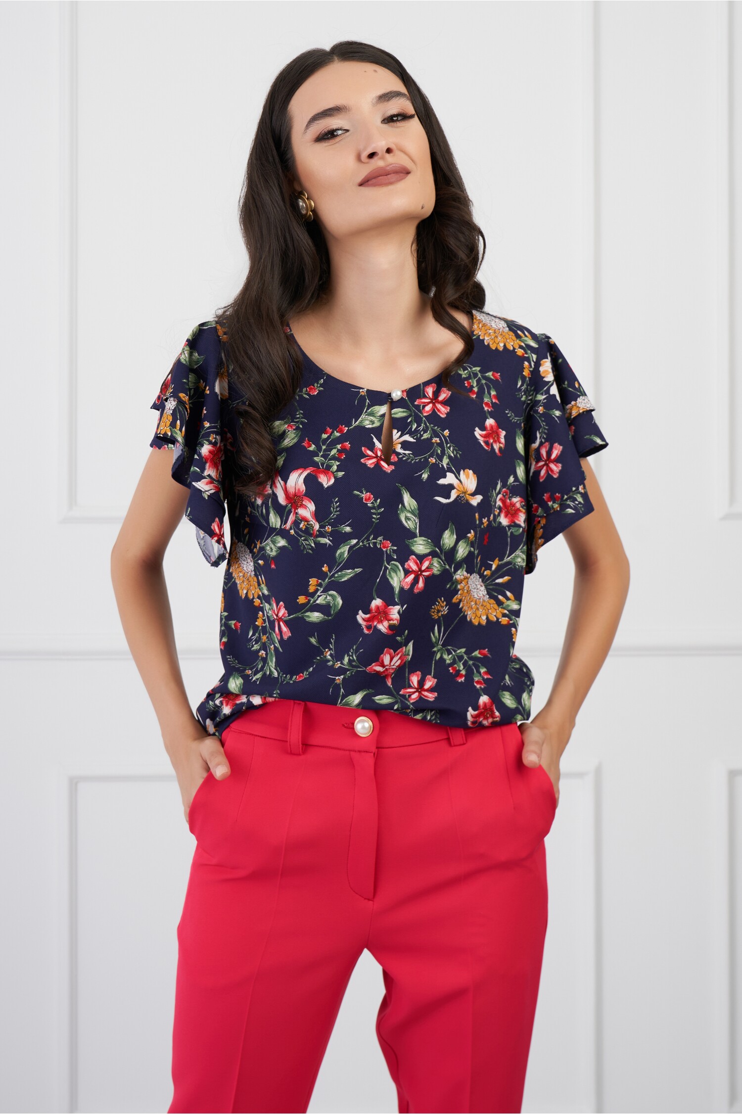 bluza-dy-fashion-bleumarin-imprimeu-floral-rosu-si-volane-pe-maneci-1317611-1066976-4