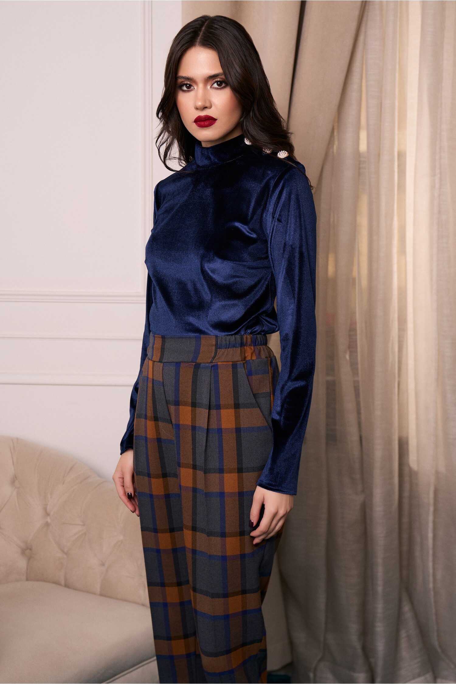bluza-dy-fashion-eleganta-din-catifea-bleumarin-cu-nasturi-pe-umar-1344233-1089086-4