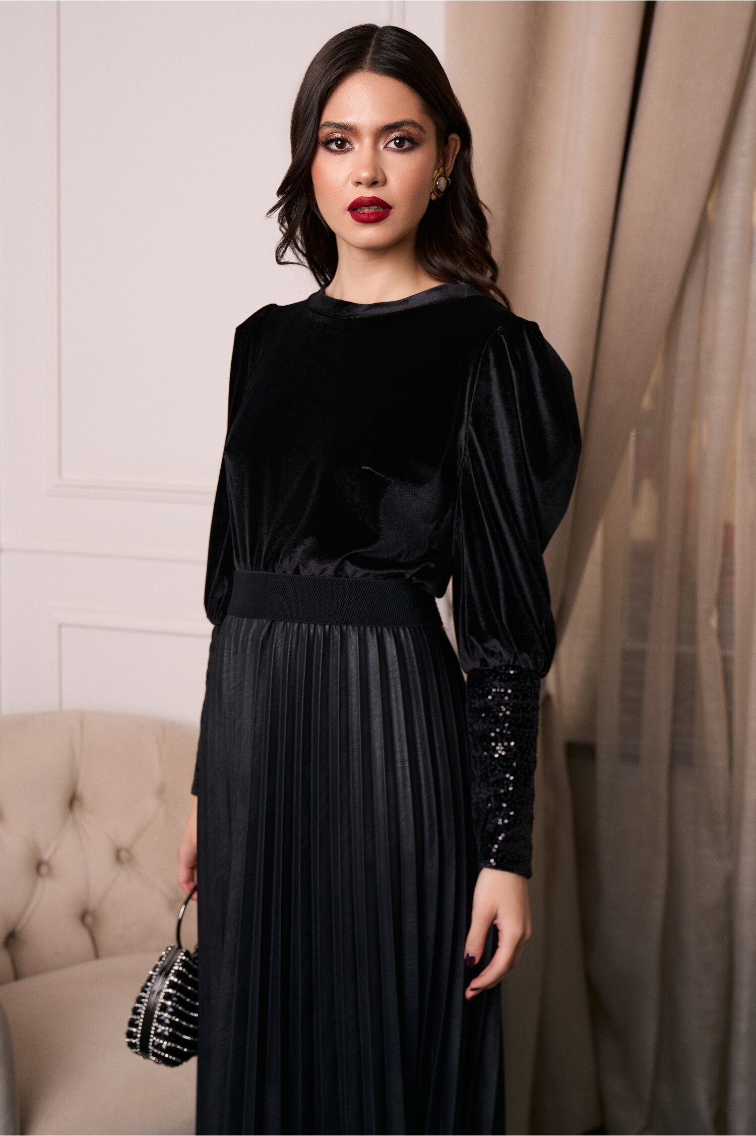 bluza-dy-fashion-eleganta-din-catifea-neagra-cu-mansete-din-paiete-1345676-1089320-4
