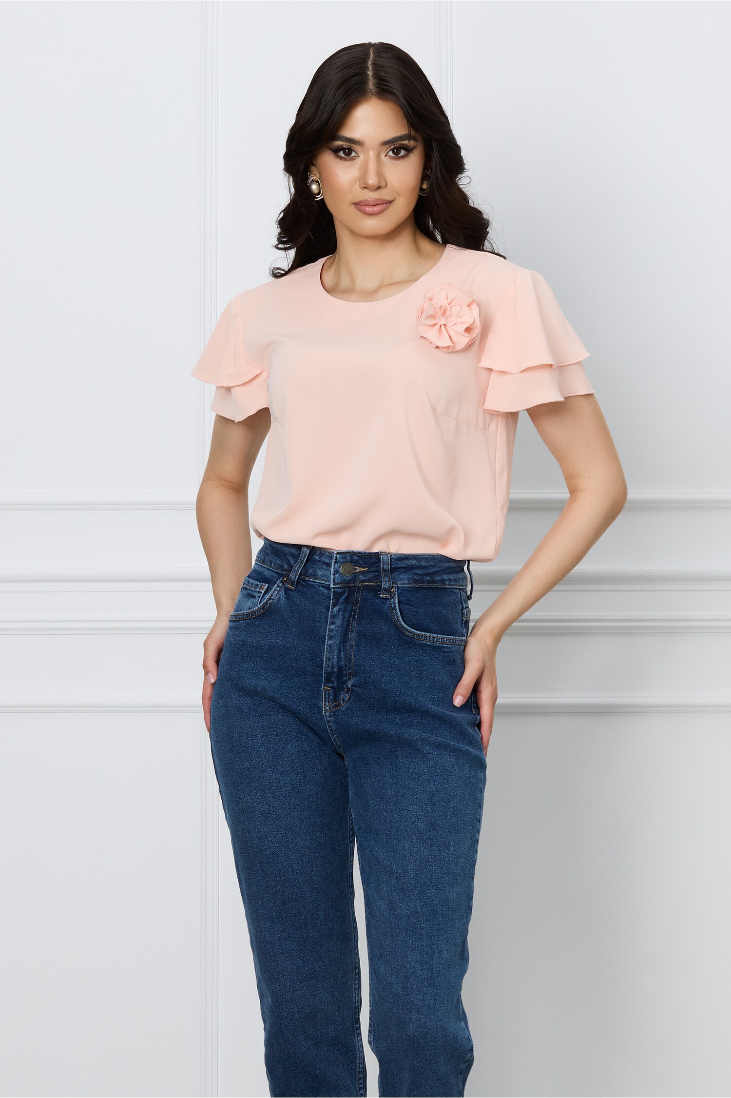 bluza-dy-fashion-peach-cu-trandafir-si-volane-la-maneci-1300196-1052729-4