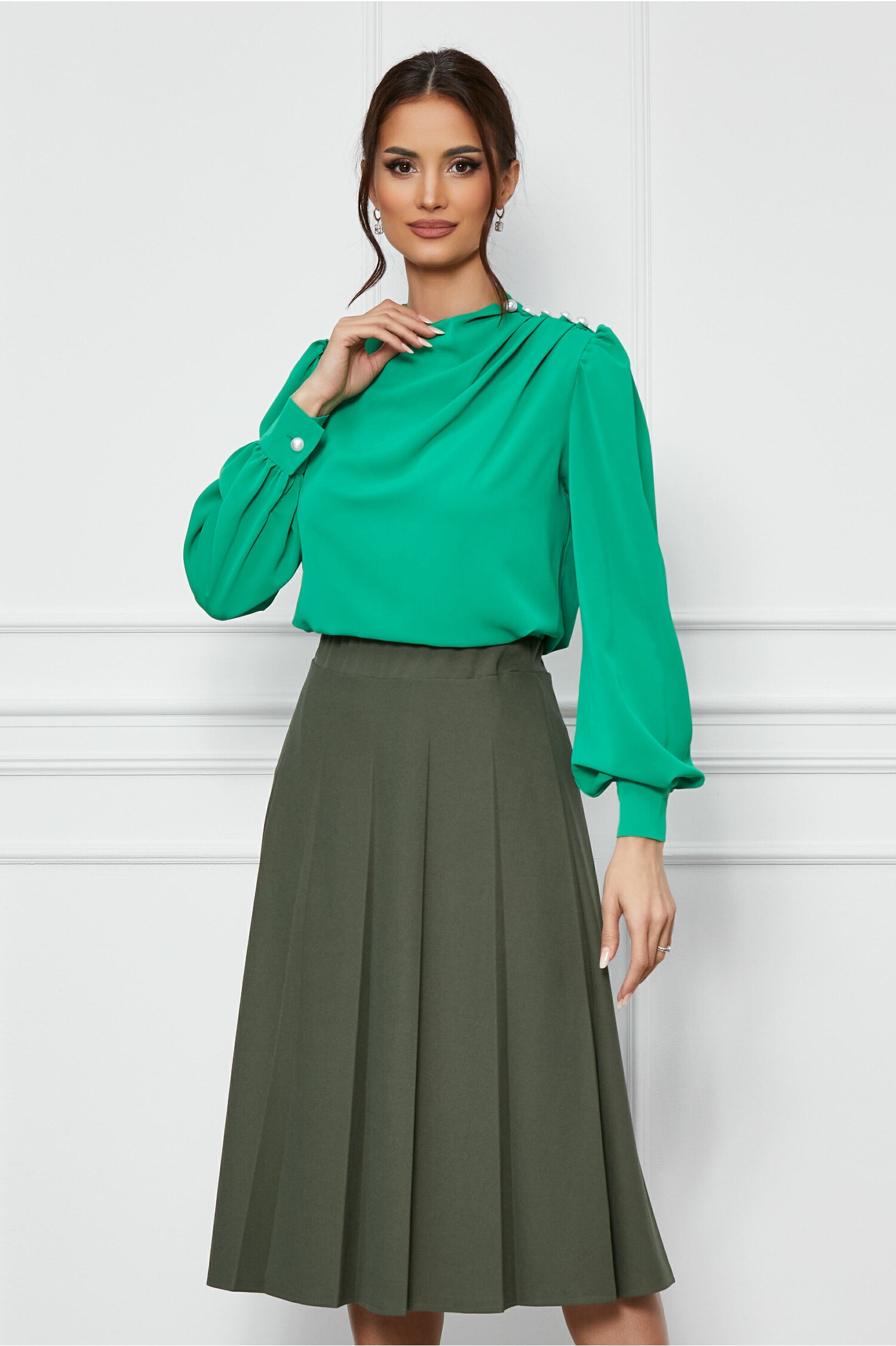 bluza-mbg-verde-cu-nasturi-perlati-pe-umar-1261786-1021894-4