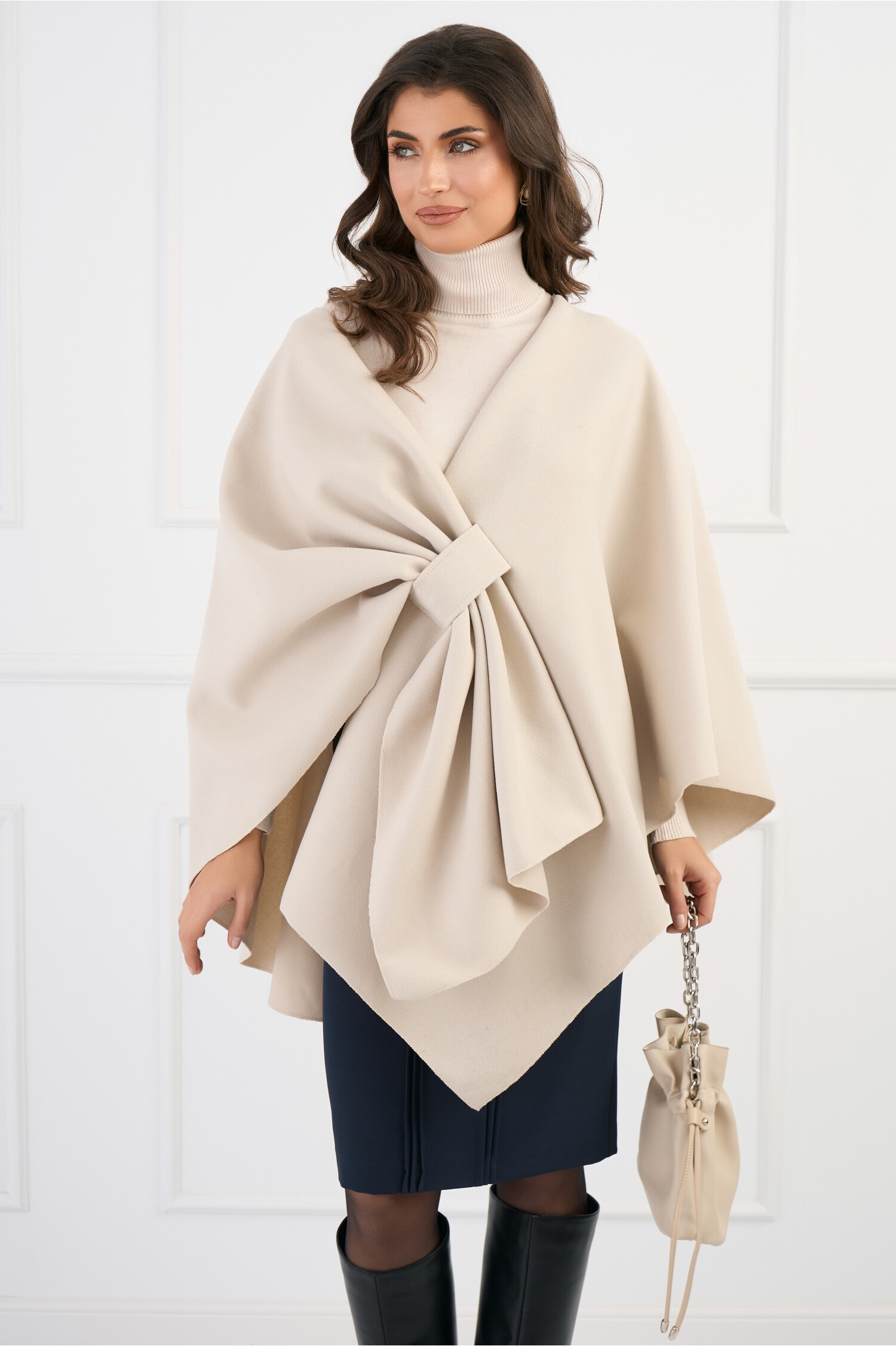 capa-din-stofa-ivory-petrecuta-1341569-1087511-4