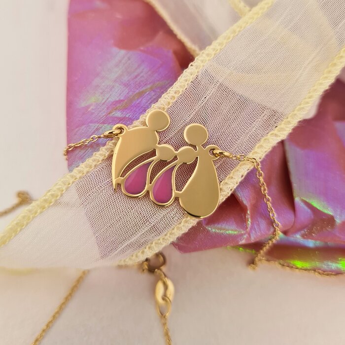 colier-personalizat-decorat-cu-email-familia-4-membri-in-forma-de-picaturi-roz-argint-925-placat-cu-aur-galben-de-18k-56621-4