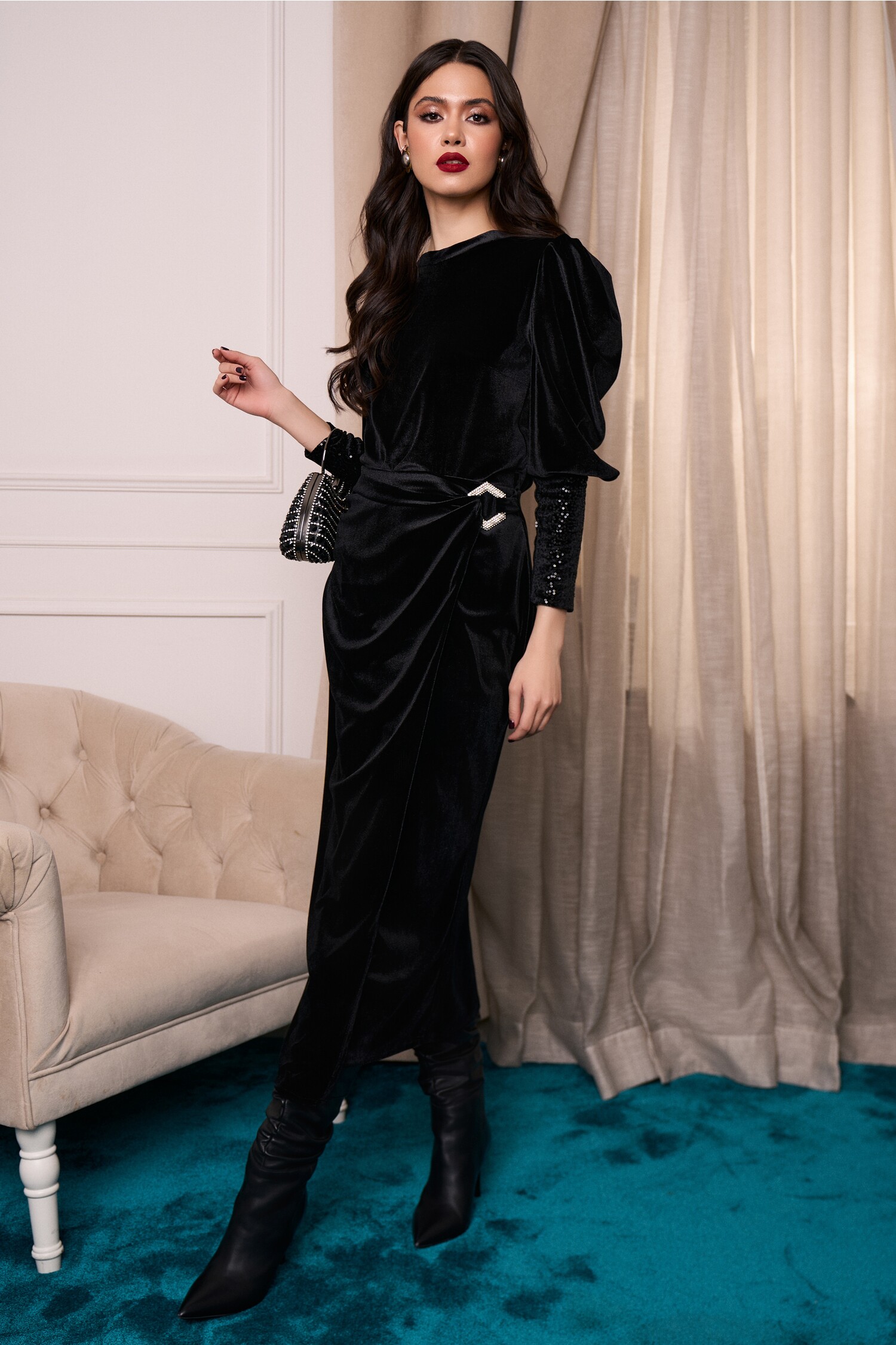fusta-midi-eleganta-din-catifea-neagra-cu-aplicatie-stralucitoare-in-talie-1343894-1089293-4