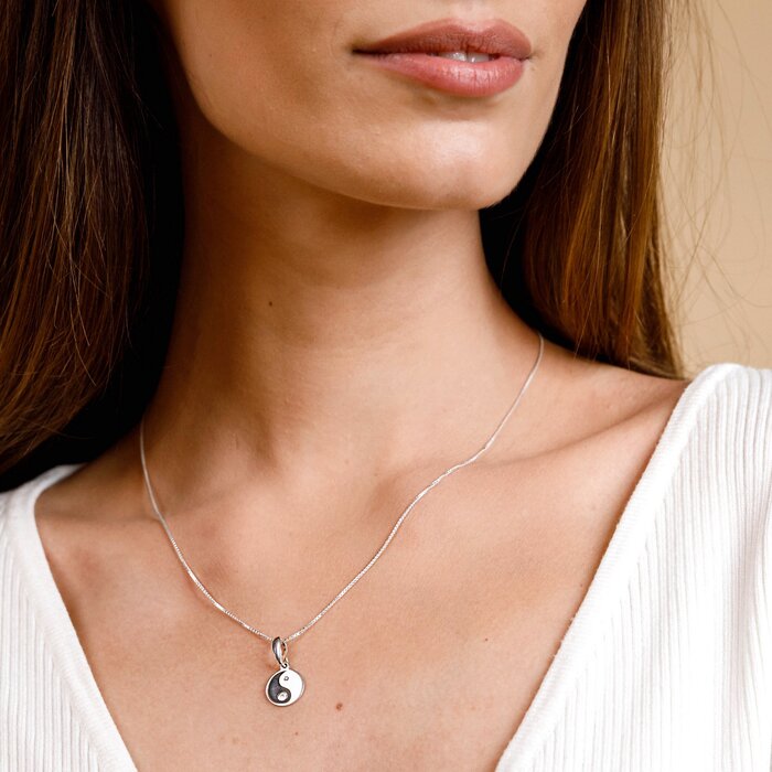 lantisor-cu-2-diamante-naturale-pandantiv-banut-yin-yang-argint-925-48020-4