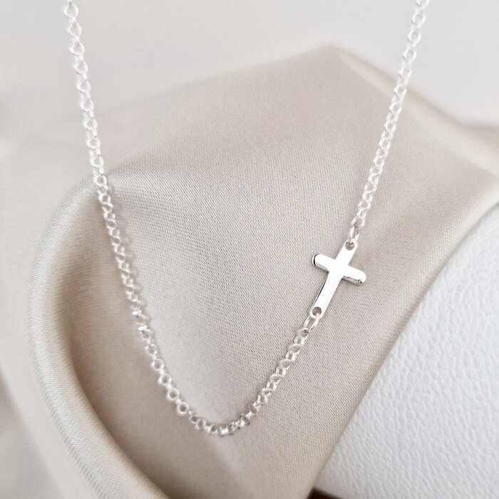 lantisor-minimalist-pandantiv-lateral-cruciulita-argint-925-74492-4