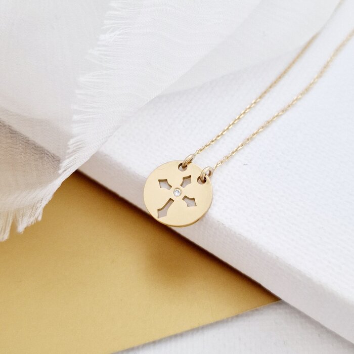 lantisor-personalizat-cu-diamant-natural-pandantiv-banut-cu-simbol-cruce-decupata-aur-galben-14k-74909-4
