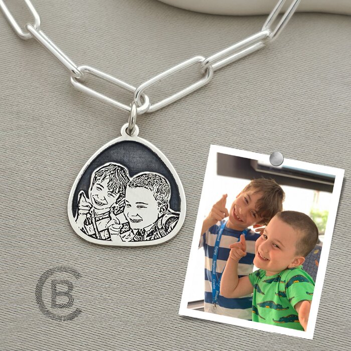 lantisor-personalizata-cu-poza-amintire-in-triunghi-rotunjit-model-fotogravura-relief-argint-925-91076-4
