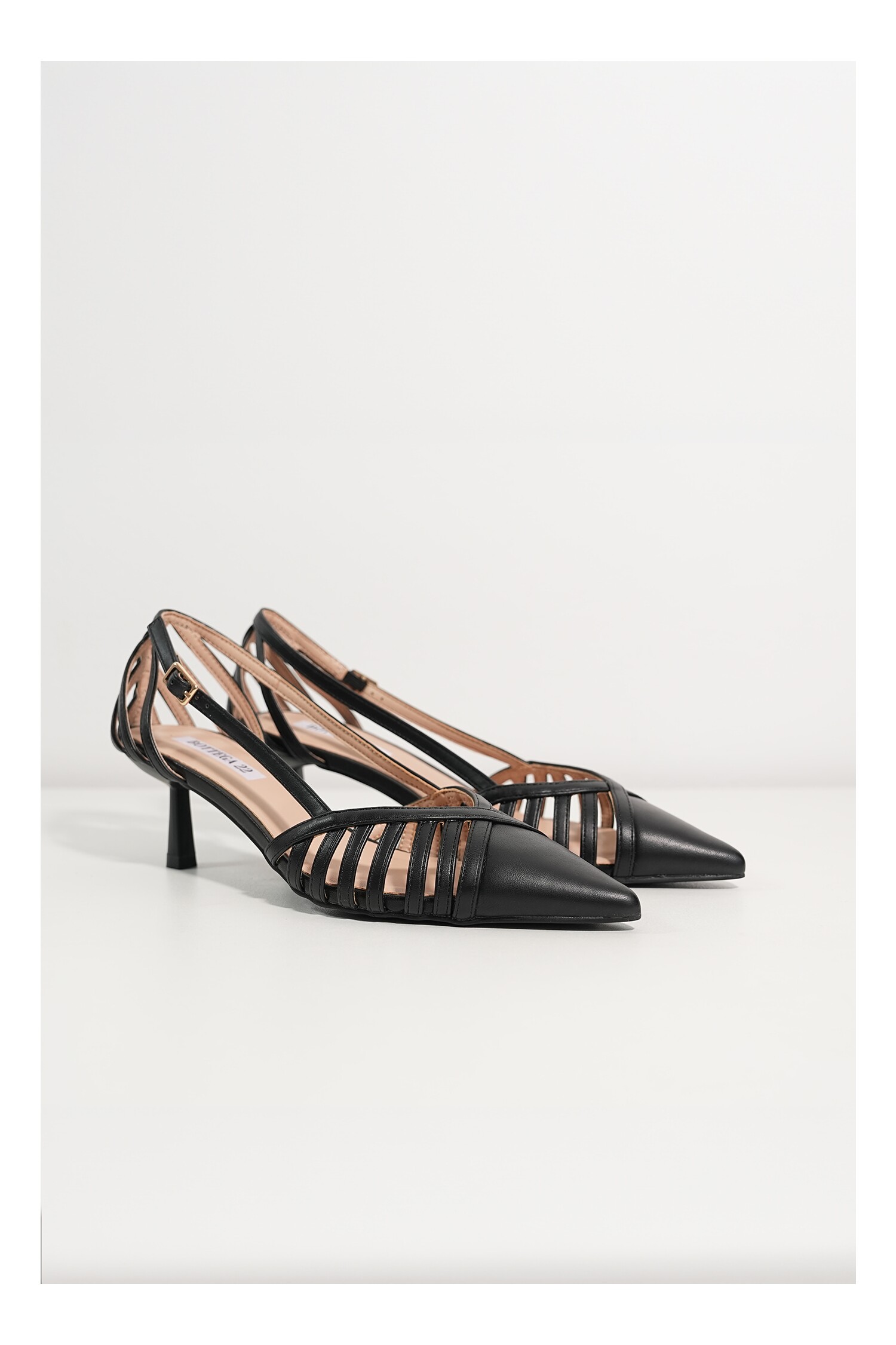 pantofi-lara-negri-cu-decupaje-si-toc-jos-1303409-1055249-4