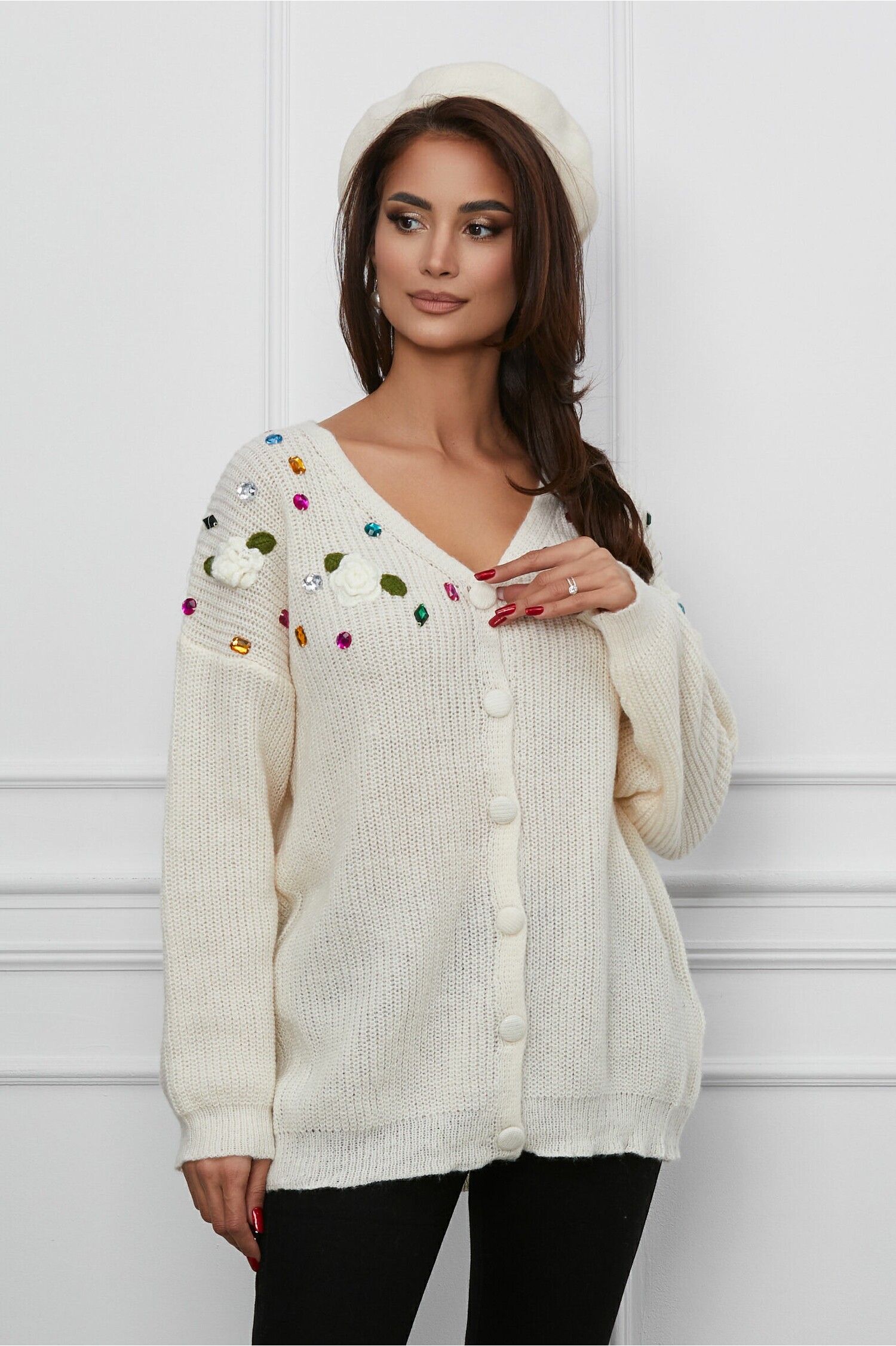 pulover-amy-ivory-cu-pietre-colorate-si-flori-3d-1247718-1011938-4