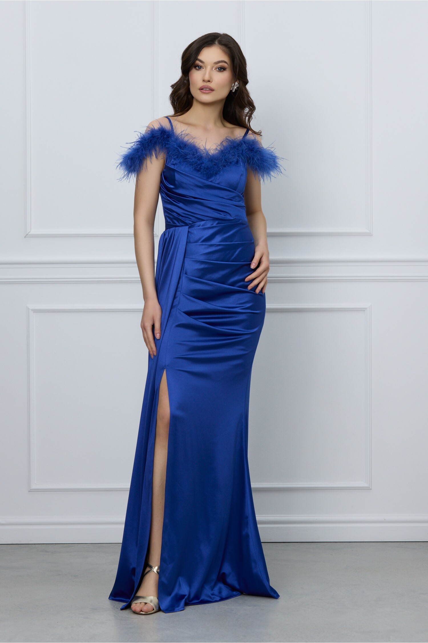 rochie-adria-albastra-lunga-cu-pene-la-bust-1286366-1039973-4