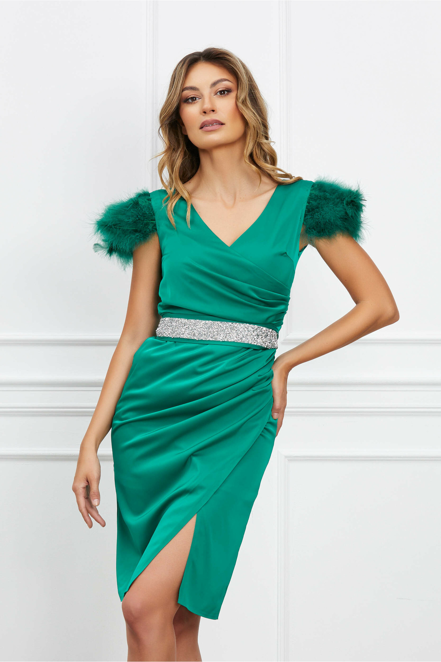 rochie-atena-verde-cu-pene-la-maneci-si-accesoriu-in-talie-1188503-959180-4