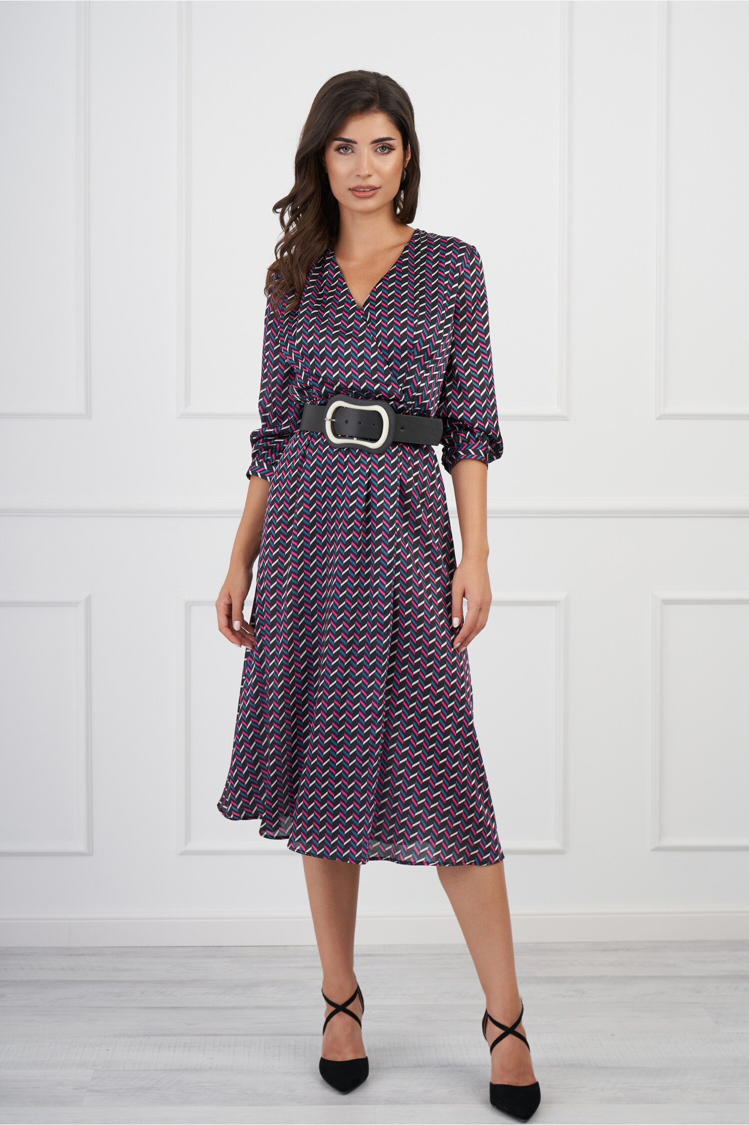 rochie-cristina-neagra-cu-imprimeu-zig-zag-colorat-si-curea-in-talie-1314887-1064978-4