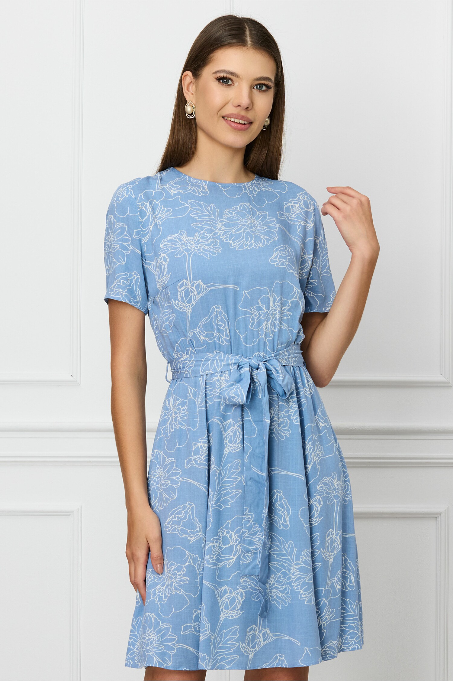 rochie-dy-fashion-bleu-cu-imprimeu-floral-alb-si-cordon-in-talie-1301786-1053965-4