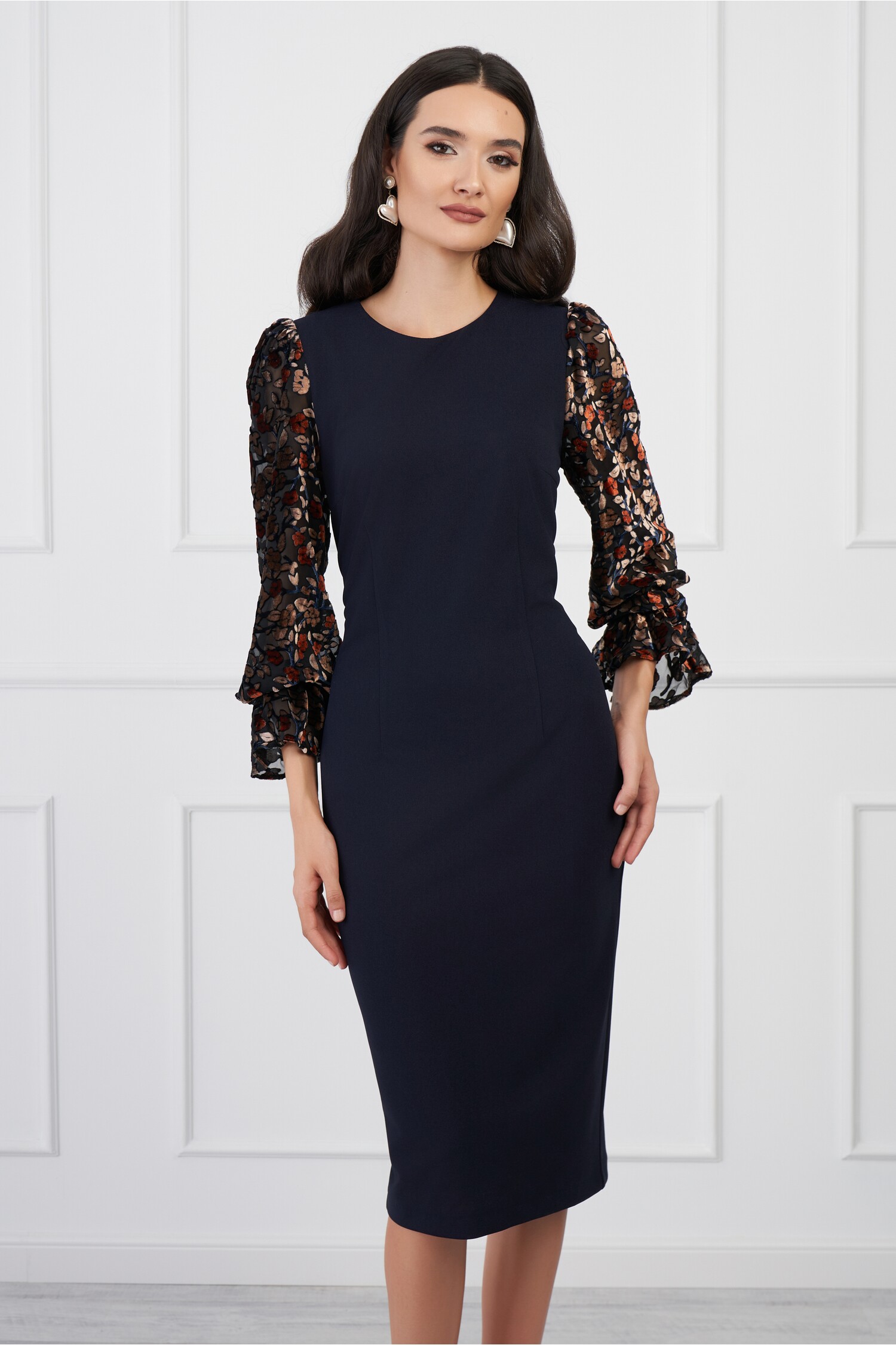 rochie-dy-fashion-bleumarin-cu-insertii-bej-din-catifea-pe-maneci-1317638-1066964-4