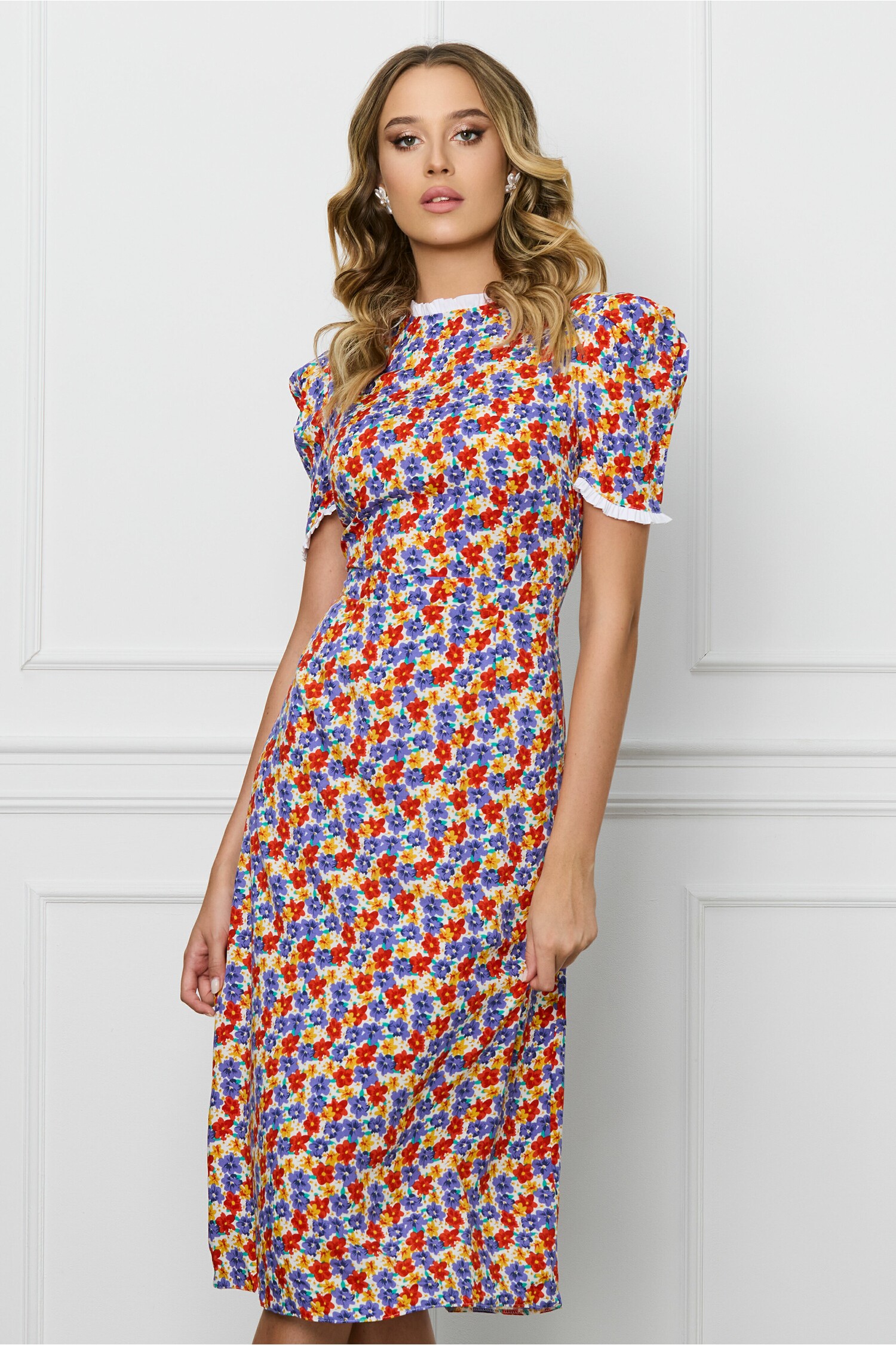 rochie-dy-fashion-cu-imprimeuri-florale-colorate-si-volanase-la-maneci-si-decolteu-1307192-1059392-4