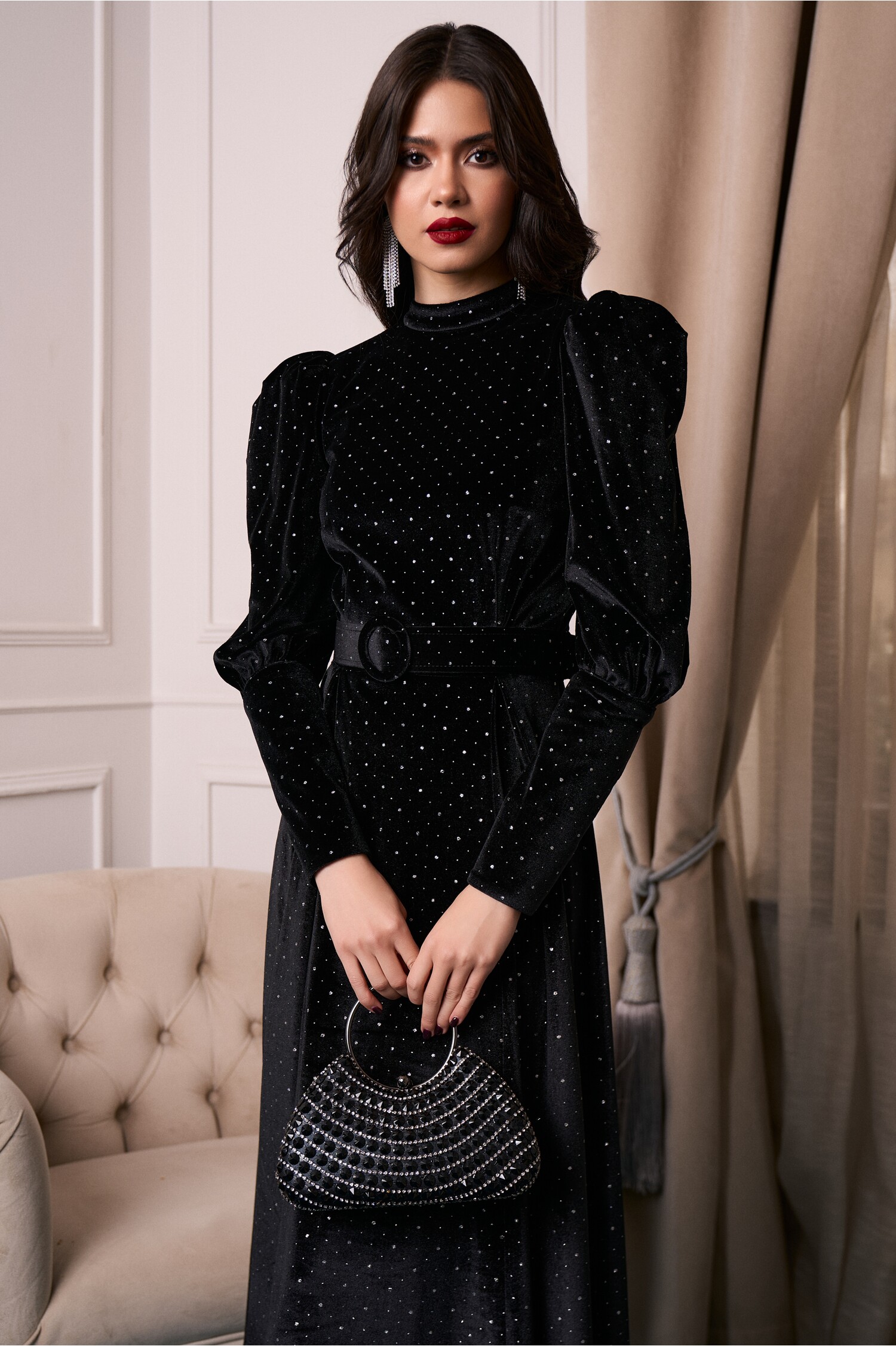 rochie-dy-fashion-din-catifea-neagra-cu-strasuri-si-curea-in-talie-1342394-1088759-4