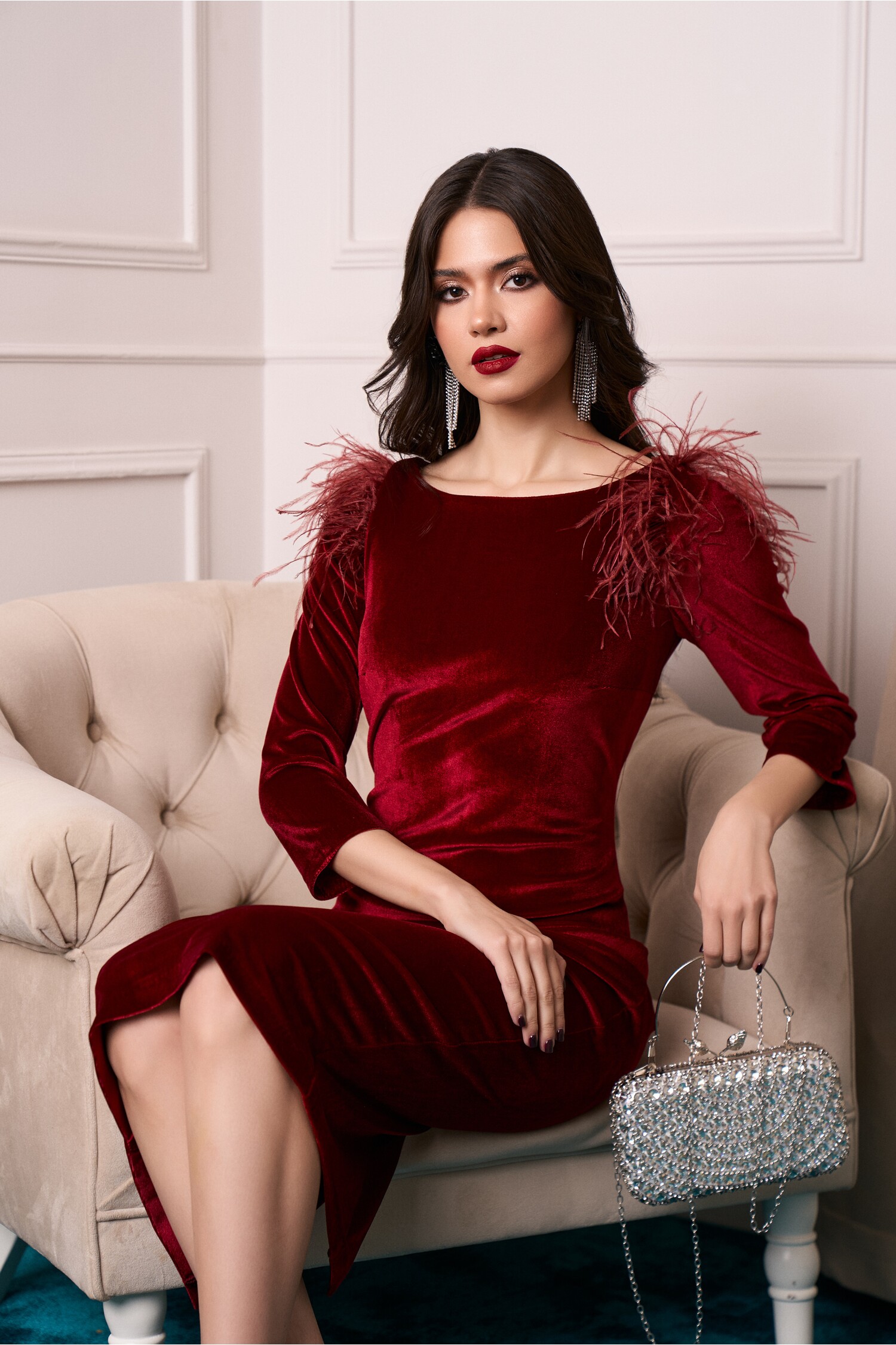 rochie-dy-fashion-eleganta-din-catifea-burgundy-cu-pene-la-umeri-1345007-1088807-4