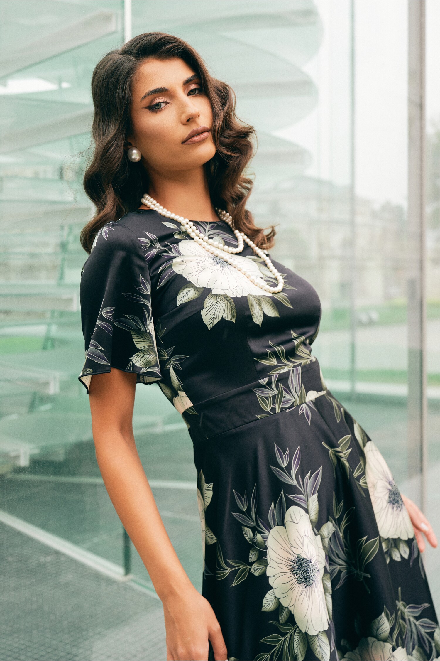rochie-dy-fashion-midi-neagra-cu-imprimeuri-florale-bej-1317503-1072730-4