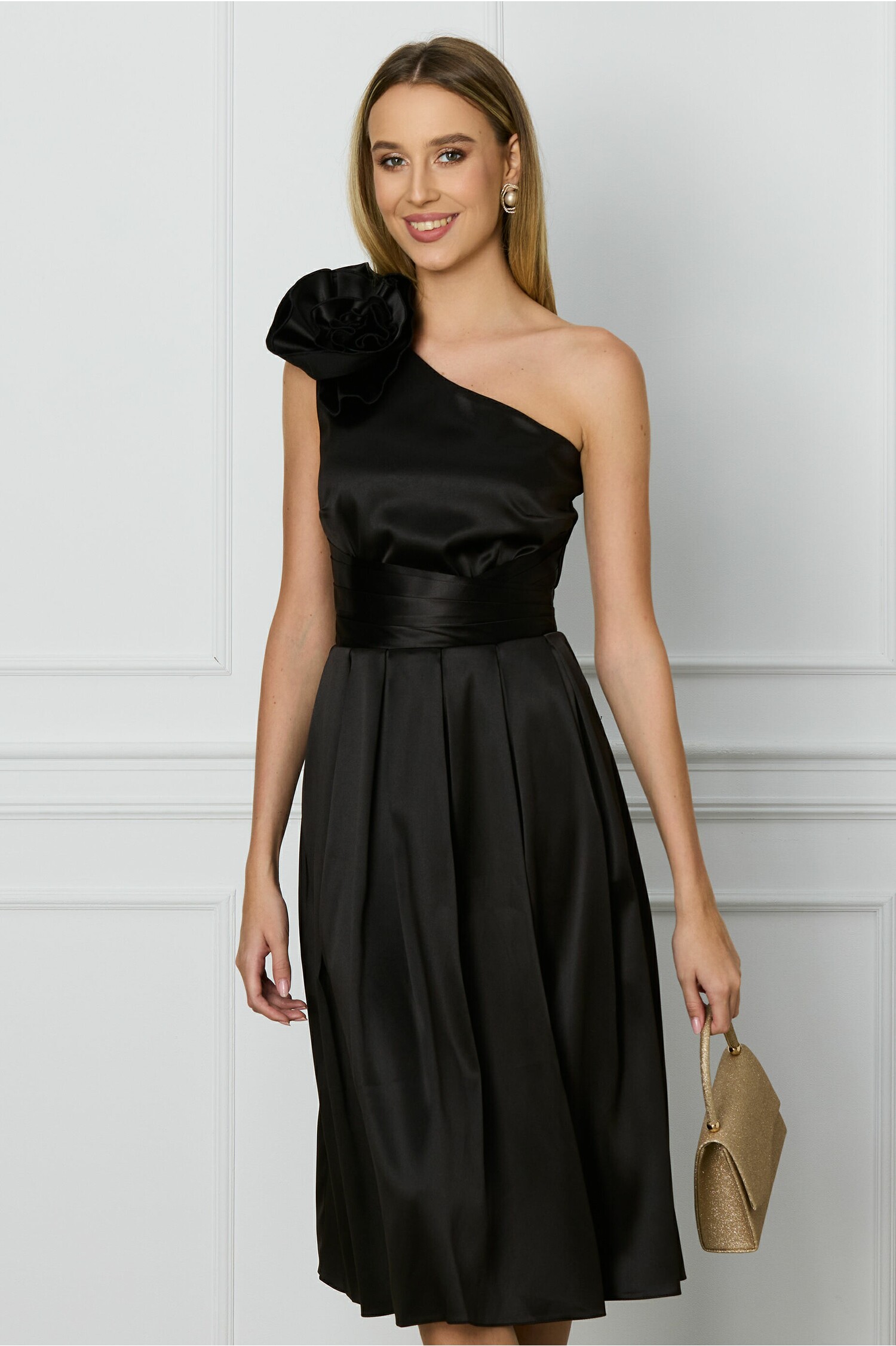 rochie-dy-fashion-neagra-cu-floare-maxi-pe-un-umar-1312472-1062377-4