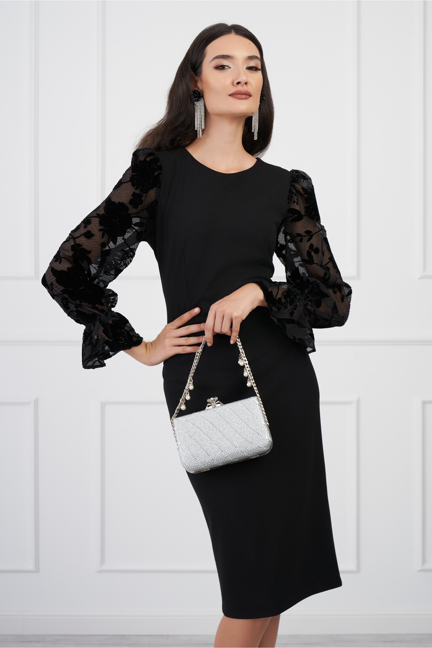 rochie-dy-fashion-neagra-cu-insertii-din-catifea-pe-maneci-1317662-1066949-4