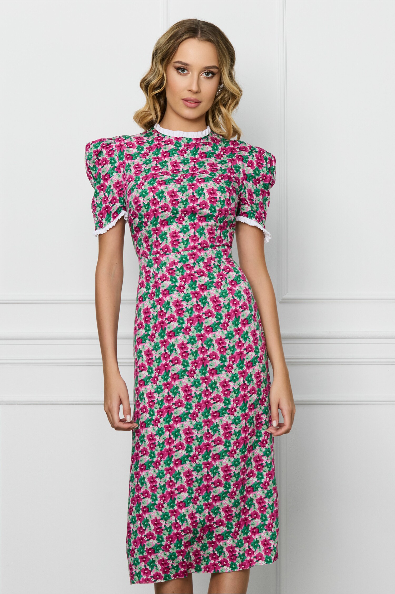 rochie-dy-fashion-roz-cu-imprimeuri-florale-verzi-si-volanase-la-maneci-si-decolteu-1307168-1059377-4