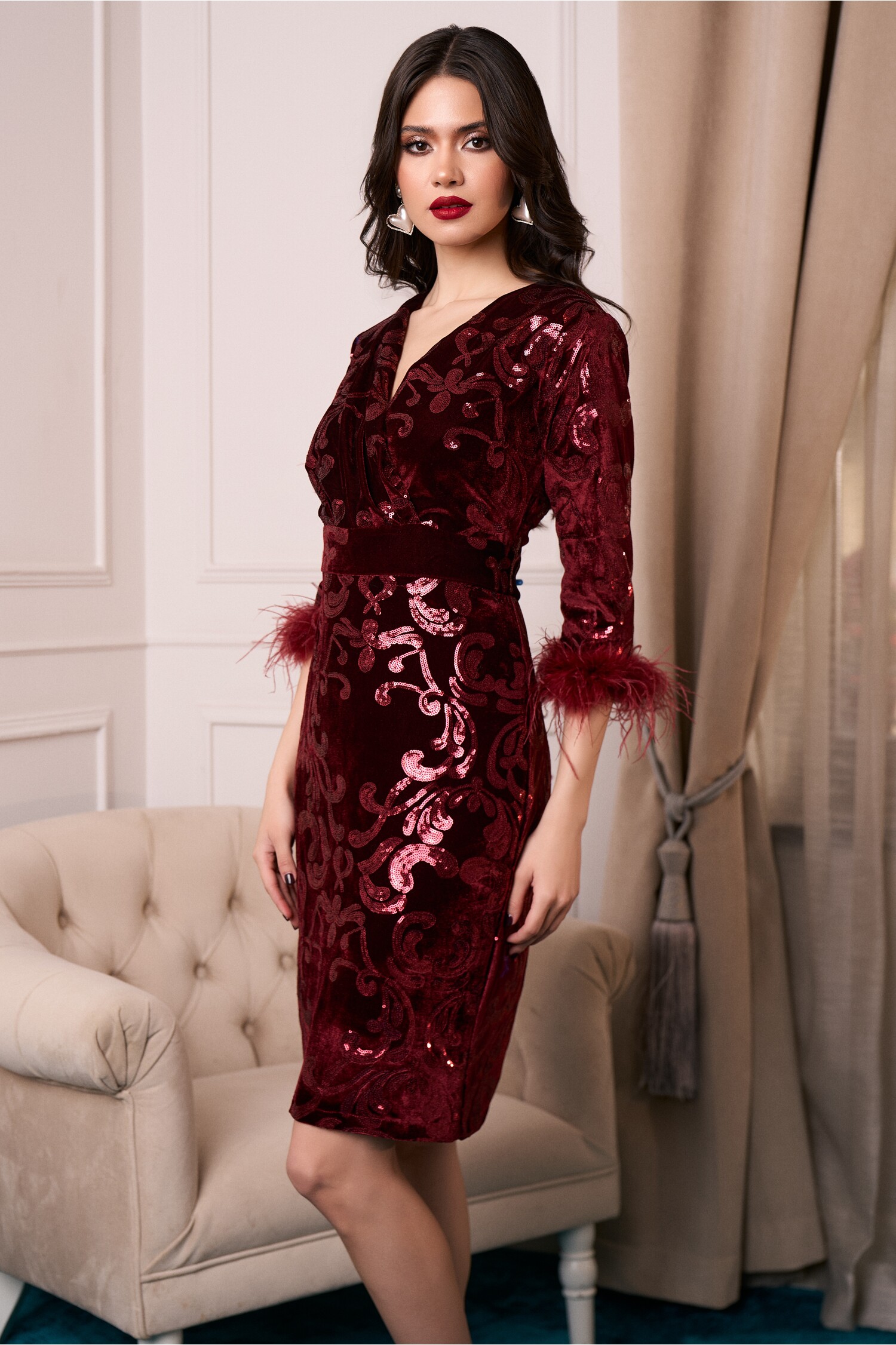 rochie-elle-collection-eliza-eleganta-bordo-din-catifea-cu-paiete-si-pene-la-maneci-1343600-1089203-4