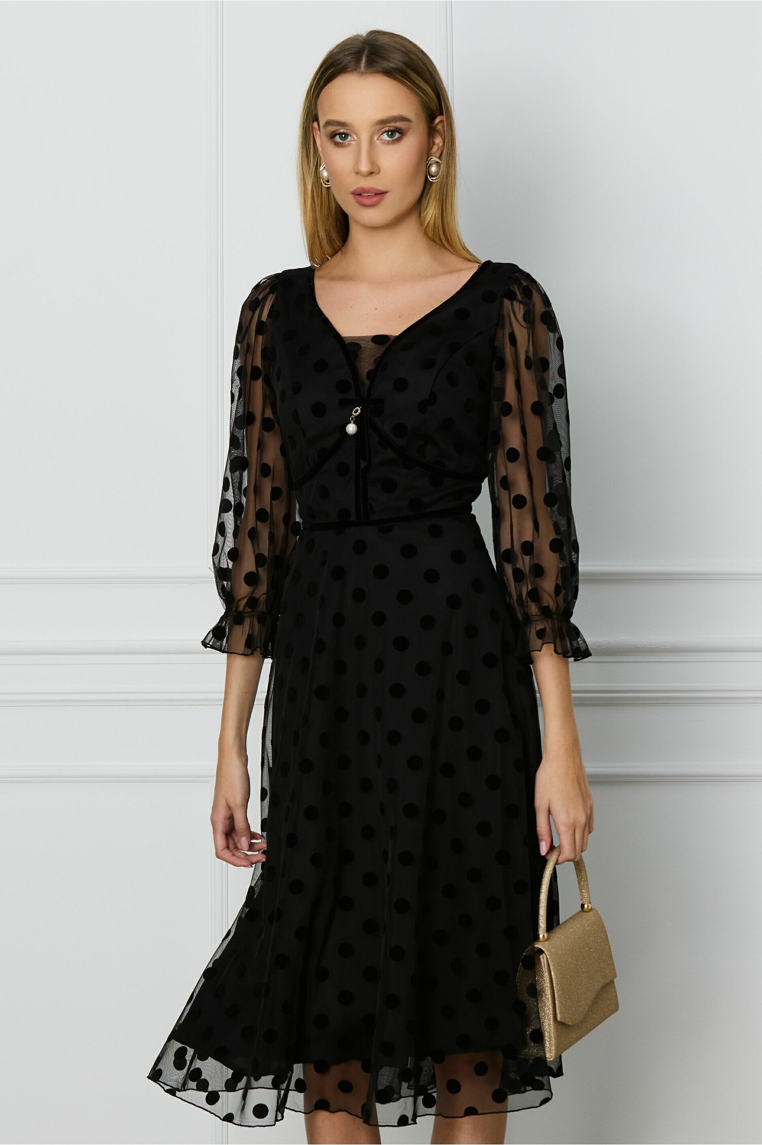 rochie-maria-neagra-cu-buline-din-catifea-1311980-1062812-4