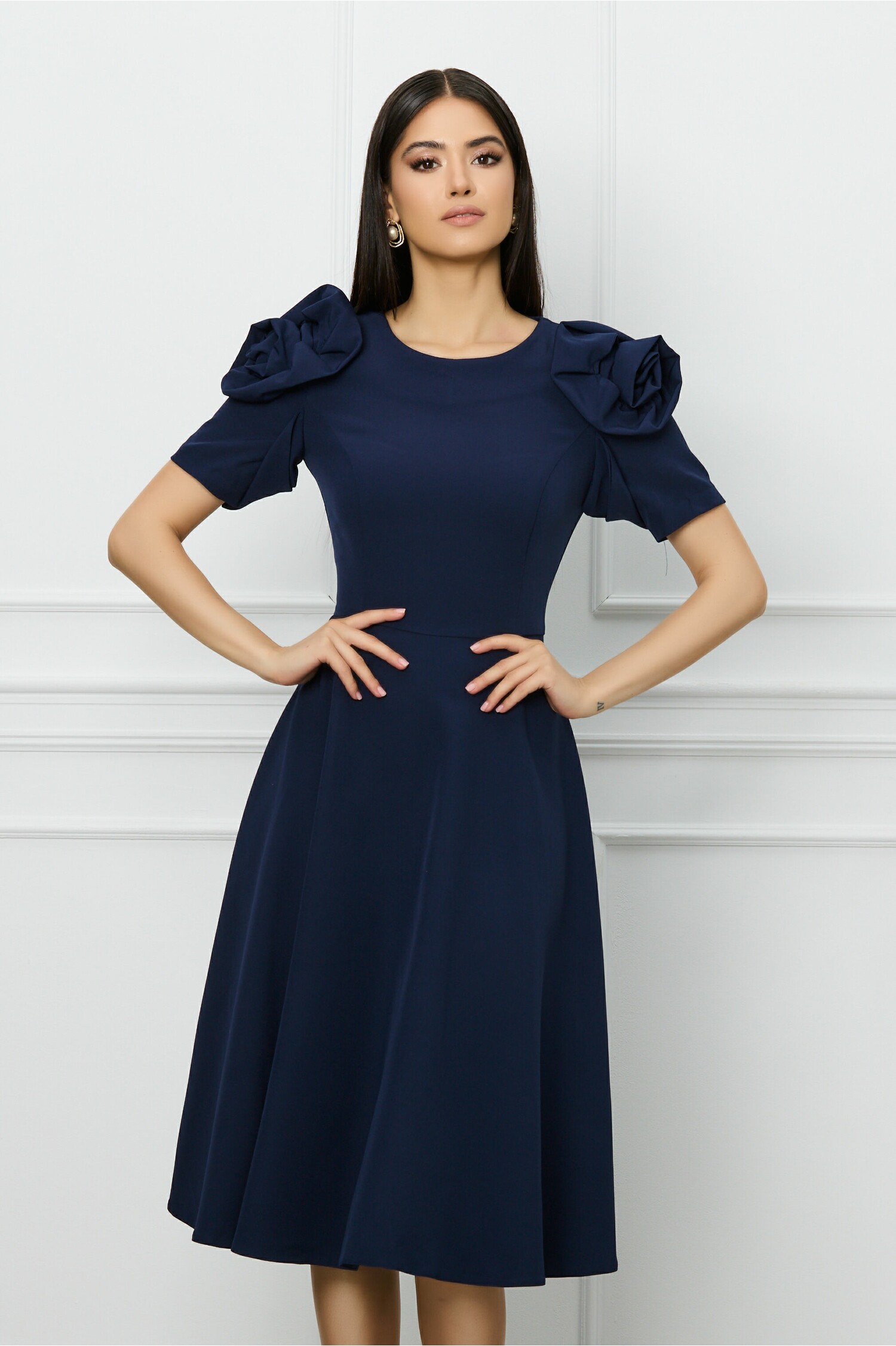 rochie-mbg-bleumarin-cu-trandafiri-la-maneci-1308992-1060034-4