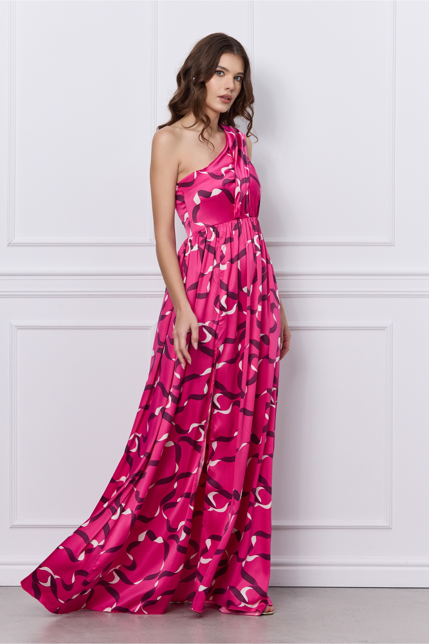 rochie-mbg-fucsia-lunga-din-satin-pe-un-umar-cu-imprimeu-1202507-1042151-4