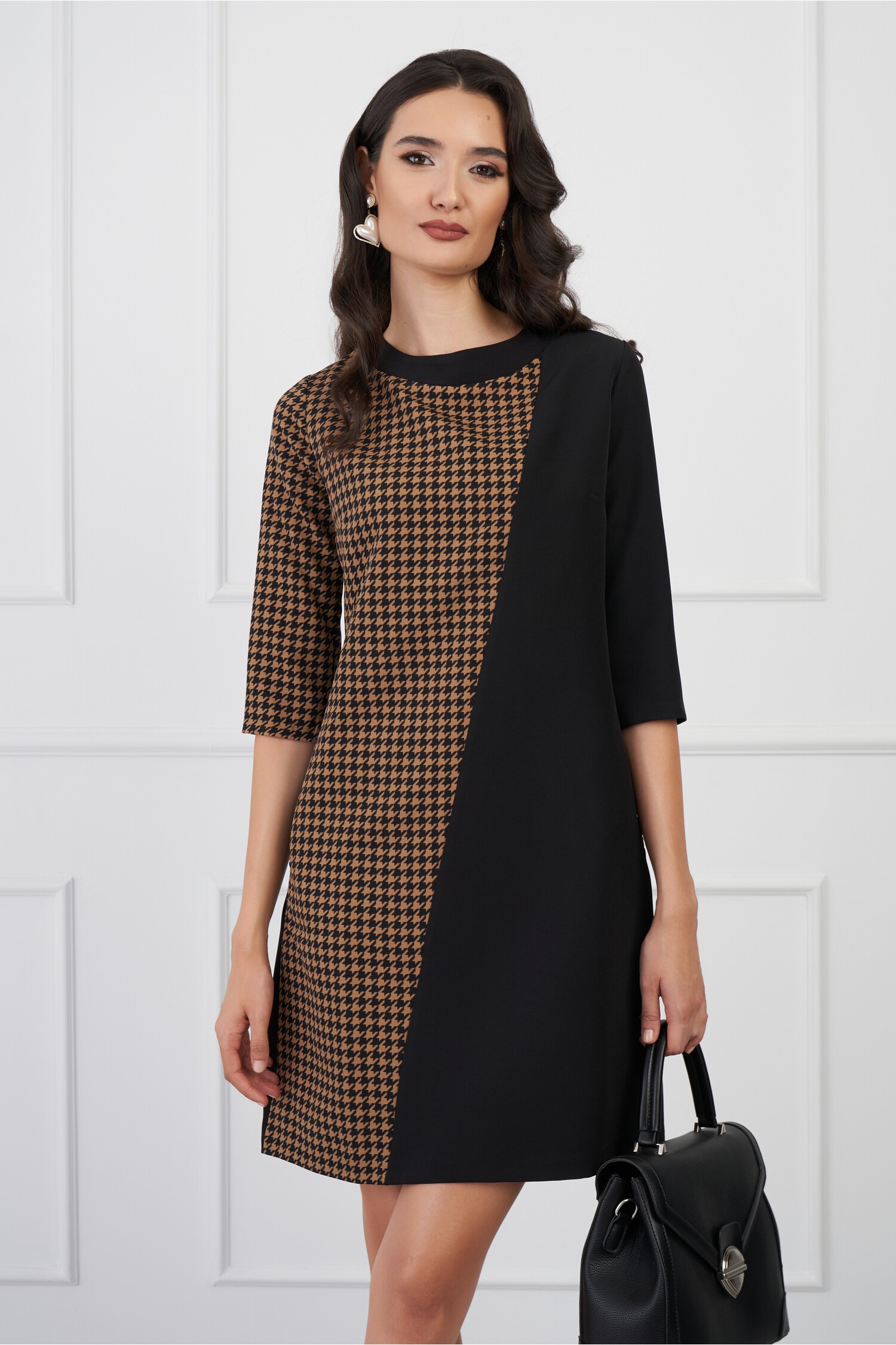 rochie-mbg-neagra-cu-imprimeu-pepit-maro-pe-o-parte-1244503-1066625-4