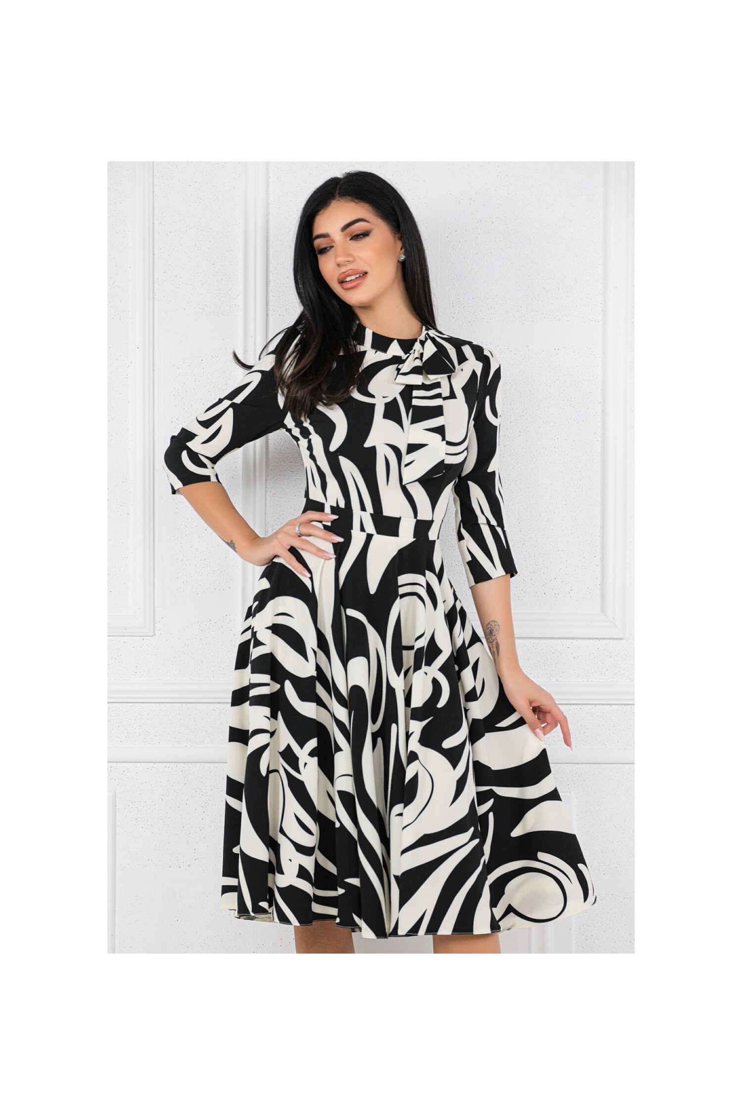 rochie-mbg-office-din-stofa-neagra-cu-imprimeuri-albe-si-buzunare-functionale-1345748-1089572-4
