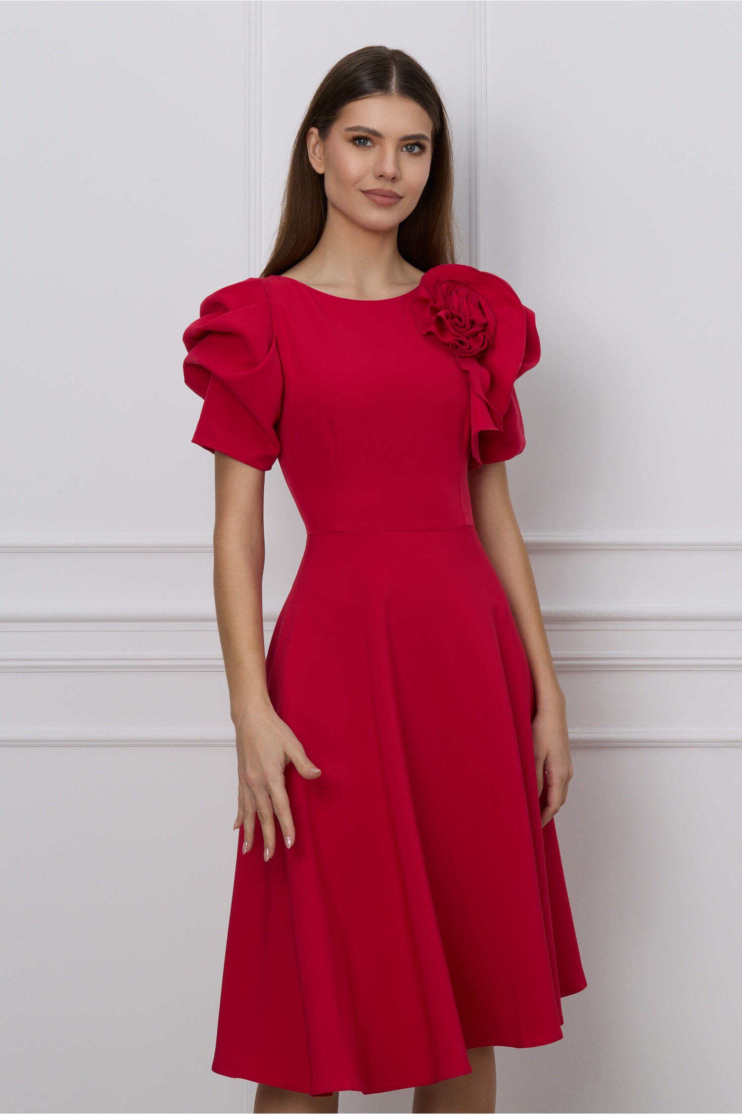 rochie-mbg-rosu-zmeura-cu-umeri-bufanti-si-aplicatie-florala-3d-1280447-1035110-4